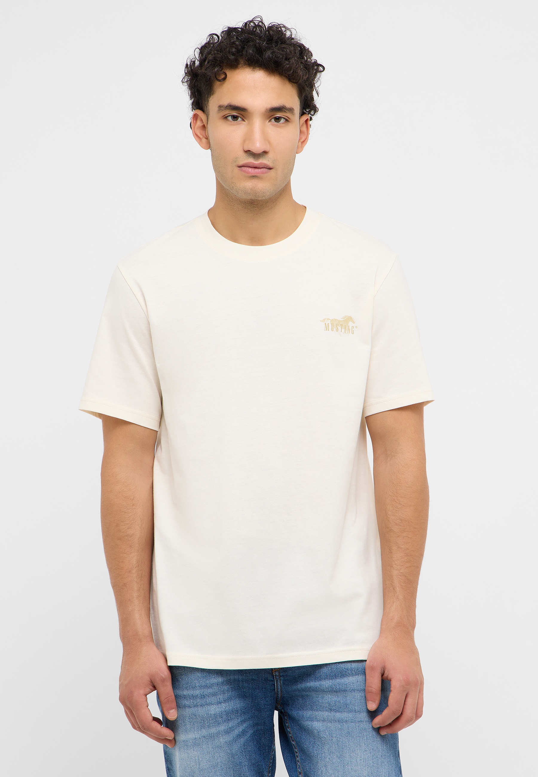 Bekleidung, T-shirt, Person, Jeans, Gesicht