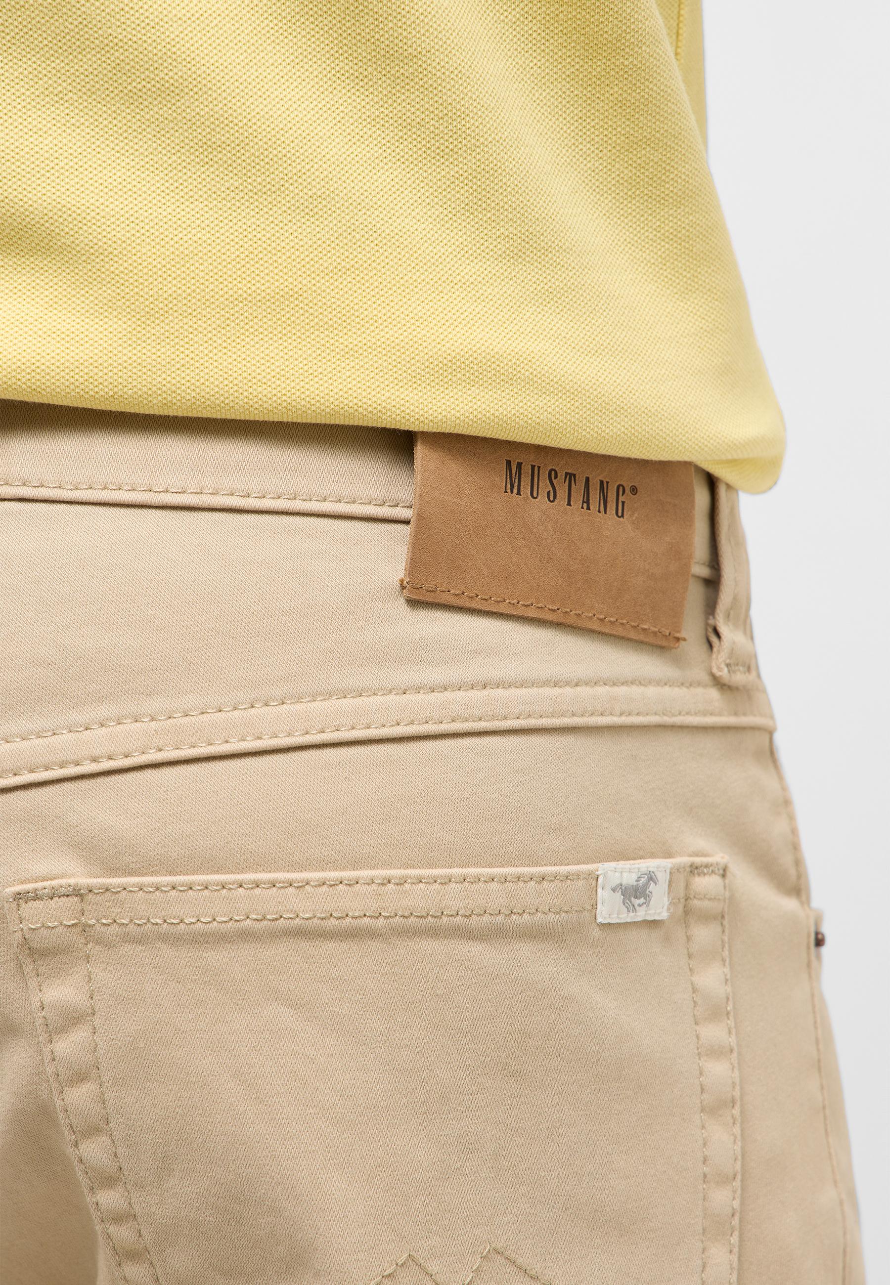 khaki pants, back pocket, Leather label, stitching, Gürtelschlaufe