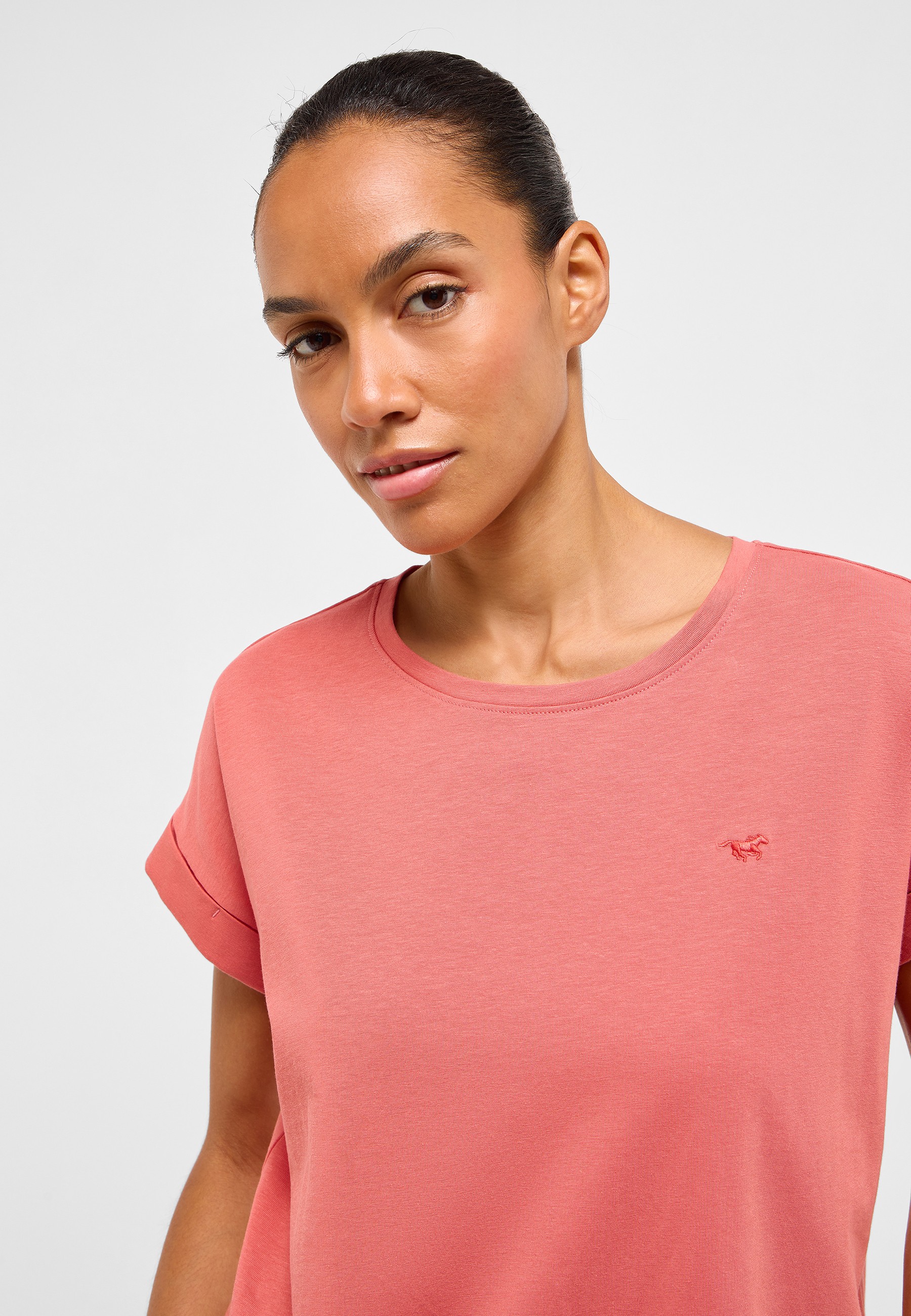 T-shirt, Gesicht, Kopf, Hals, Person