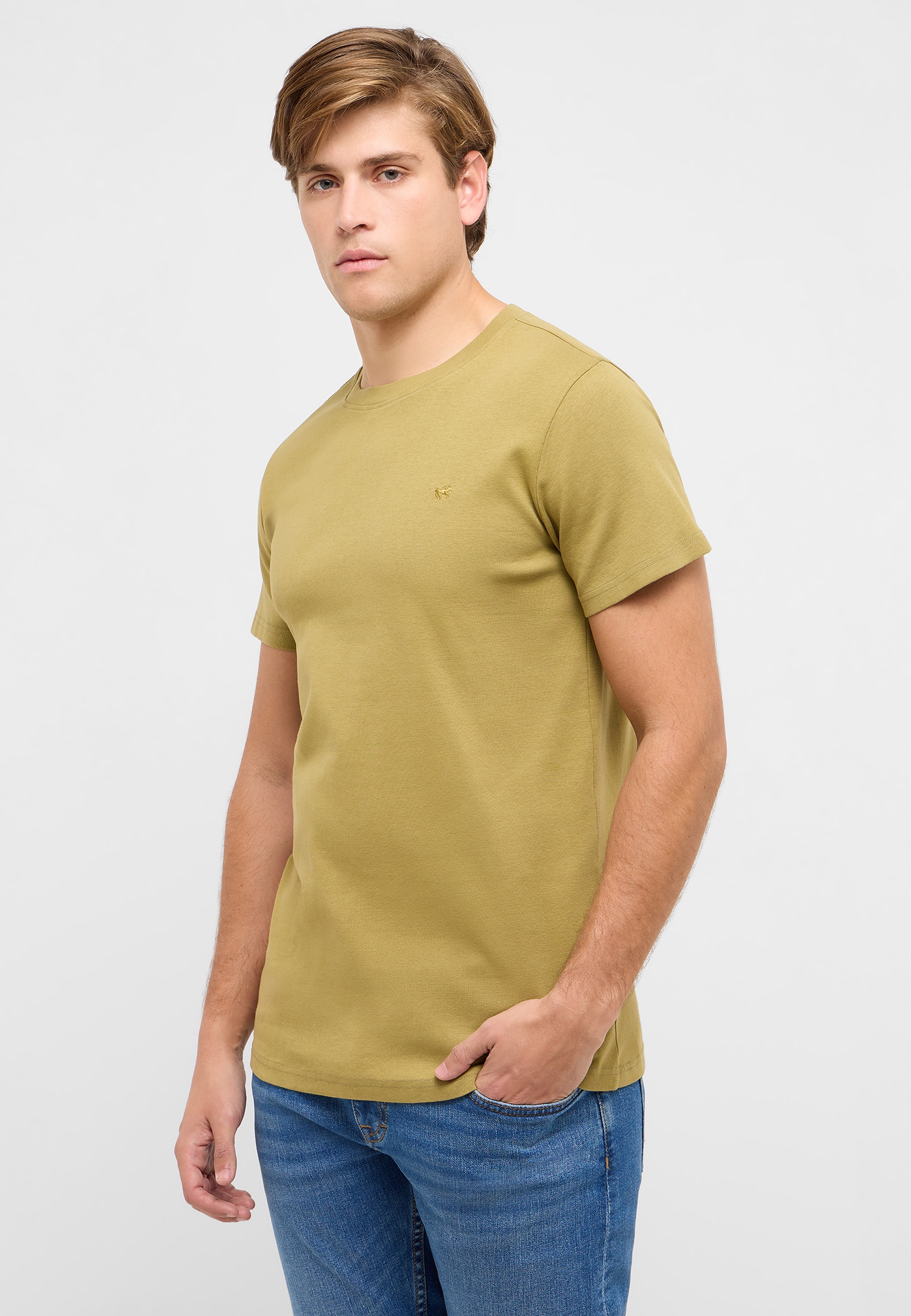 T-shirt, Jeans, Erwachsener, Mann, Person