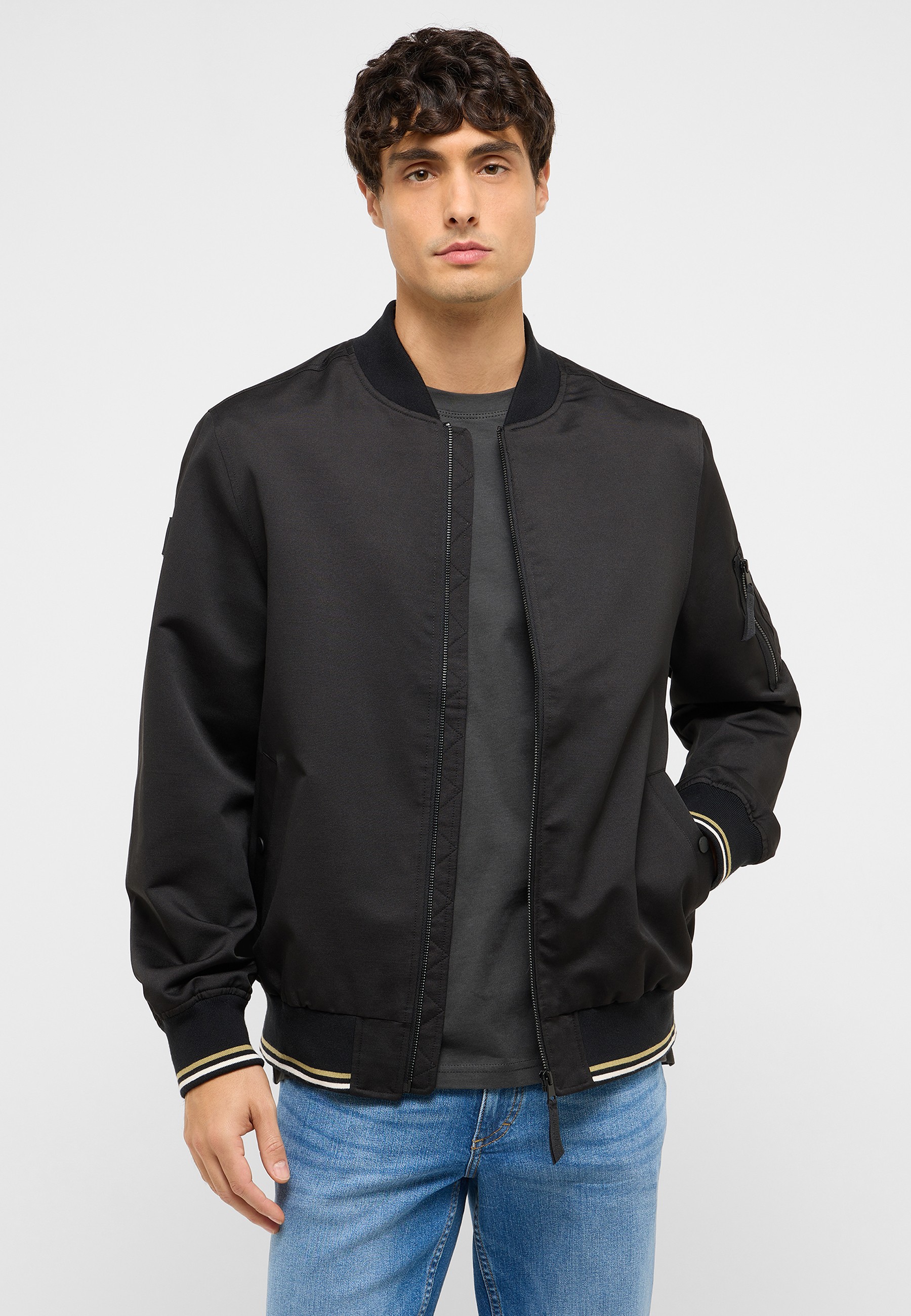 Mantel, Jacke, Blazer, Person, Jeans