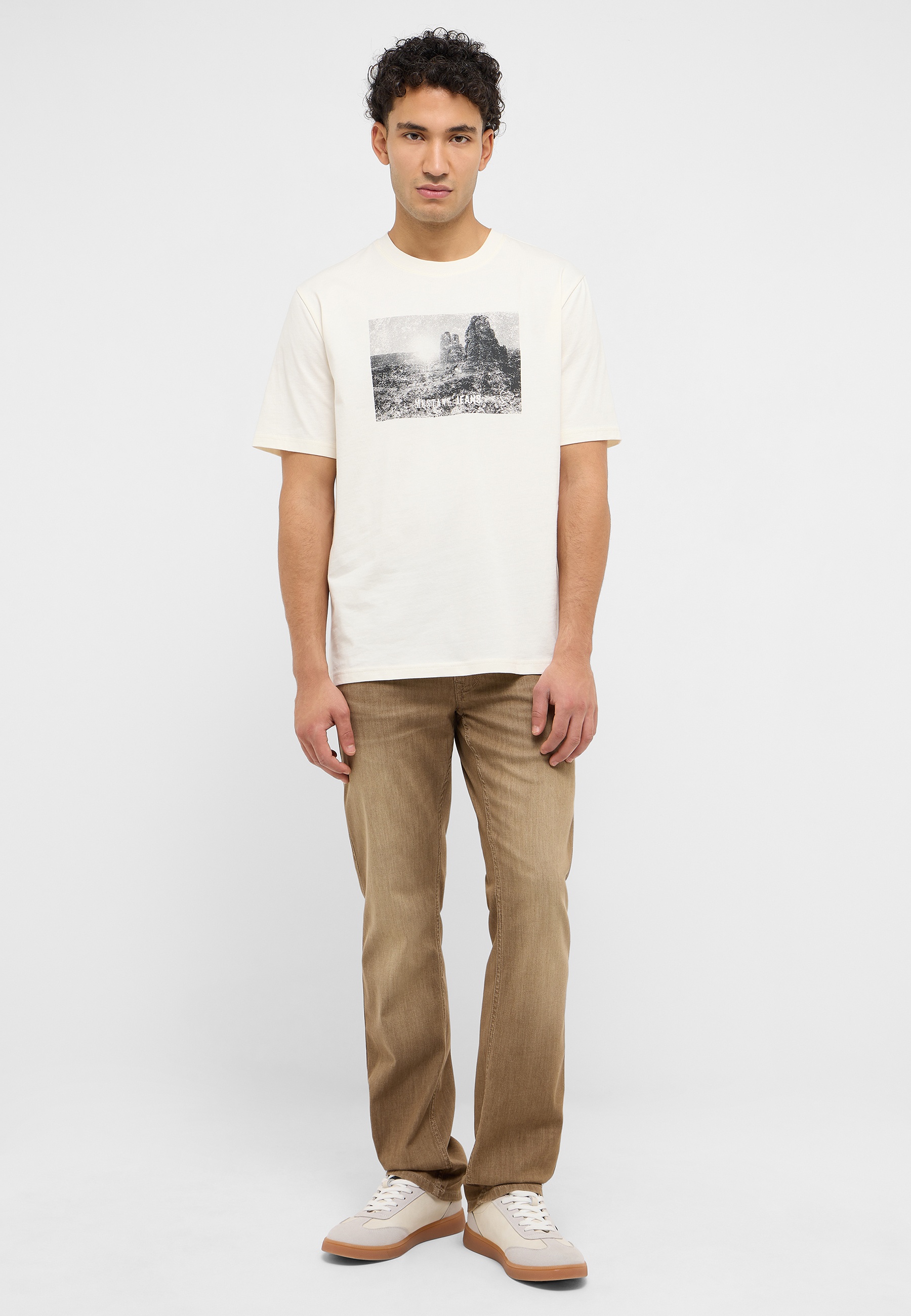 Bekleidung, T-shirt, Person, Hosen