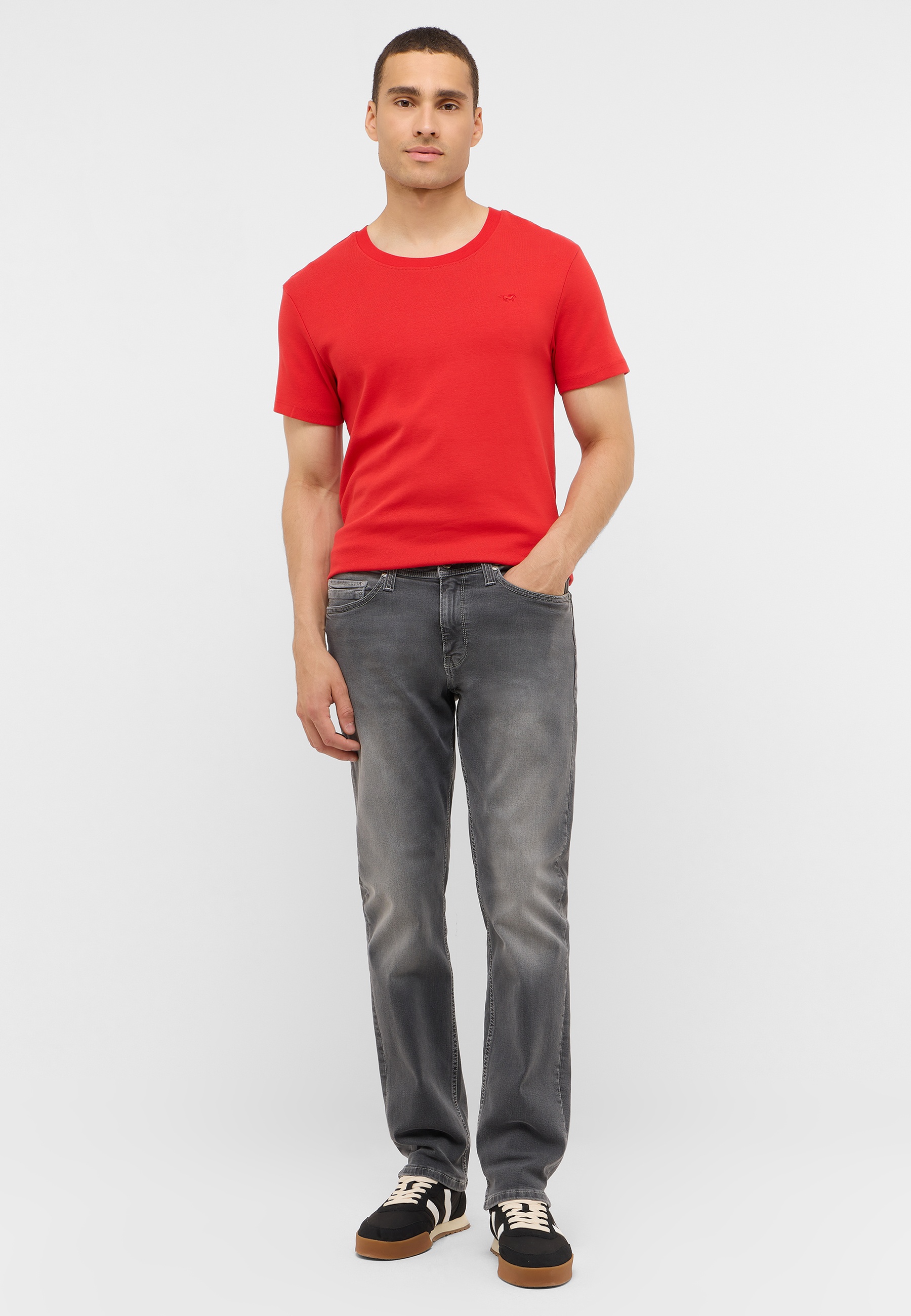 T-shirt, Hosen, Person, Stehend, Mann