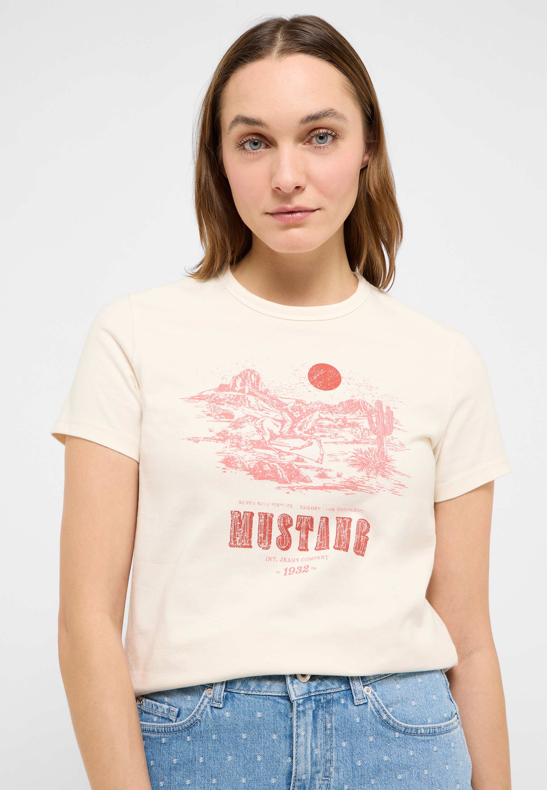 Bekleidung, T-shirt, Person, Jeans, Gesicht