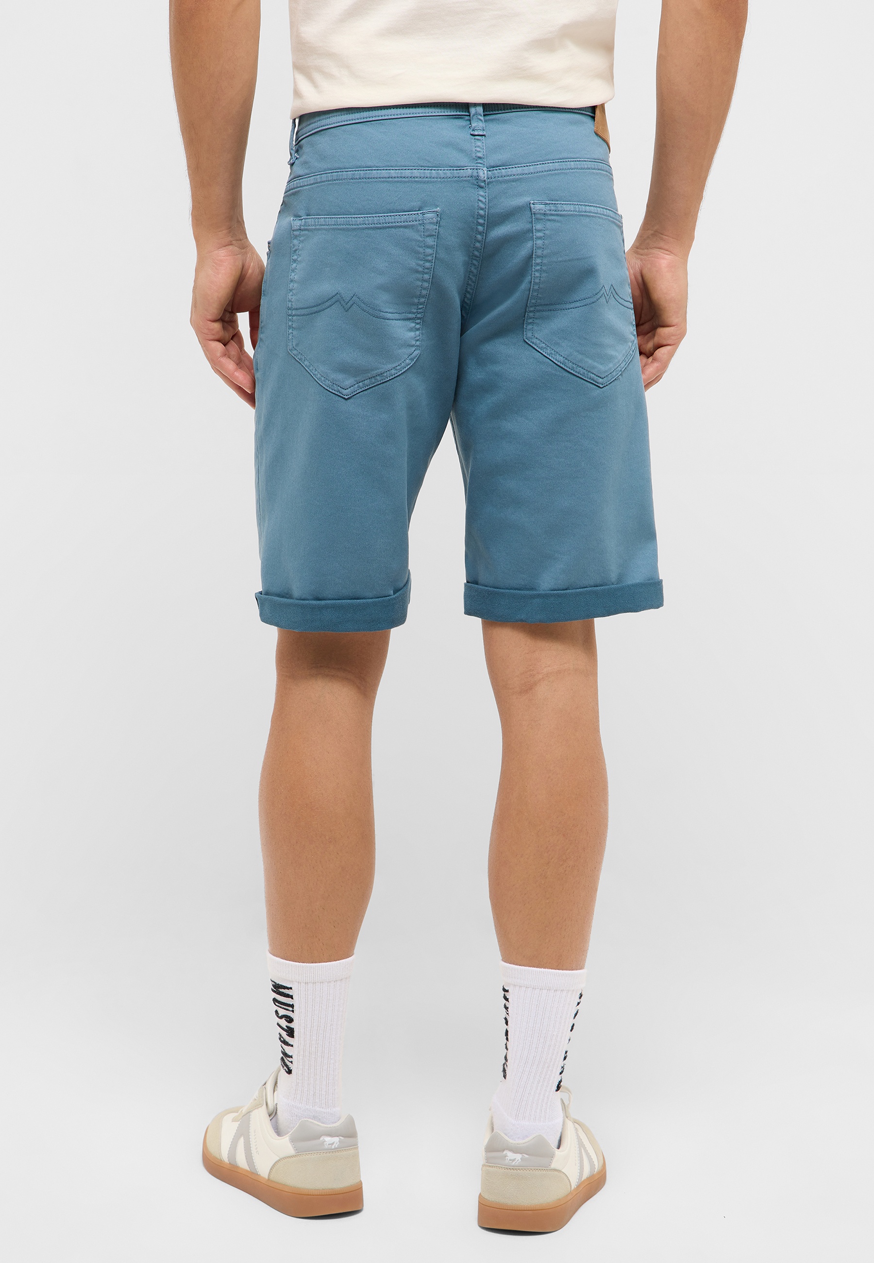 Bekleidung, Kurze Hosen, Person, Schuhe, Schuh