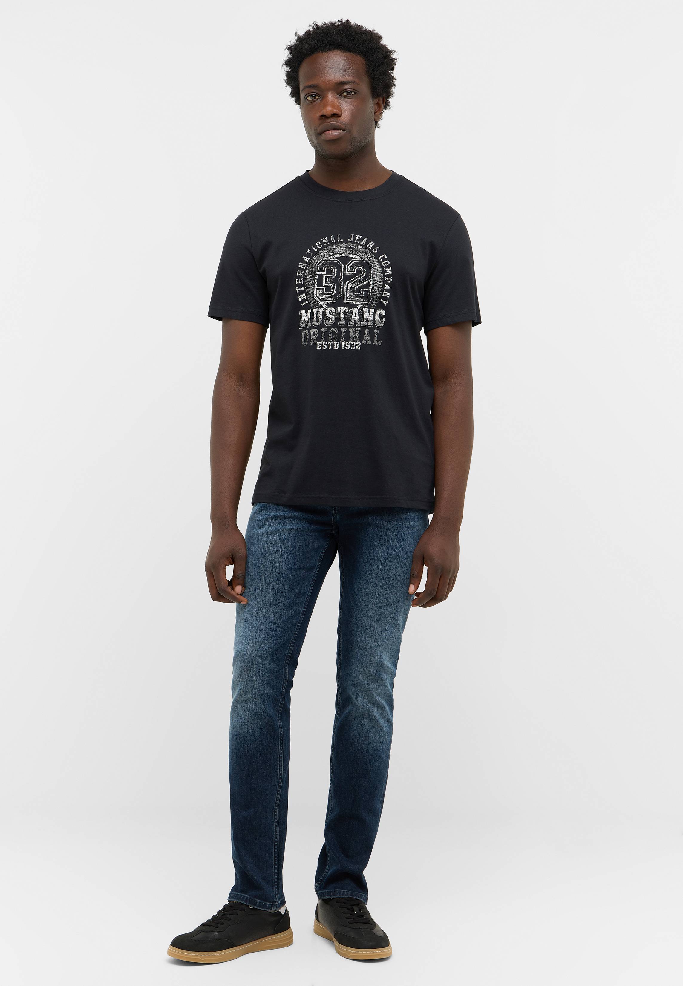 T-shirt, Hosen, Erwachsener, Mann, Person