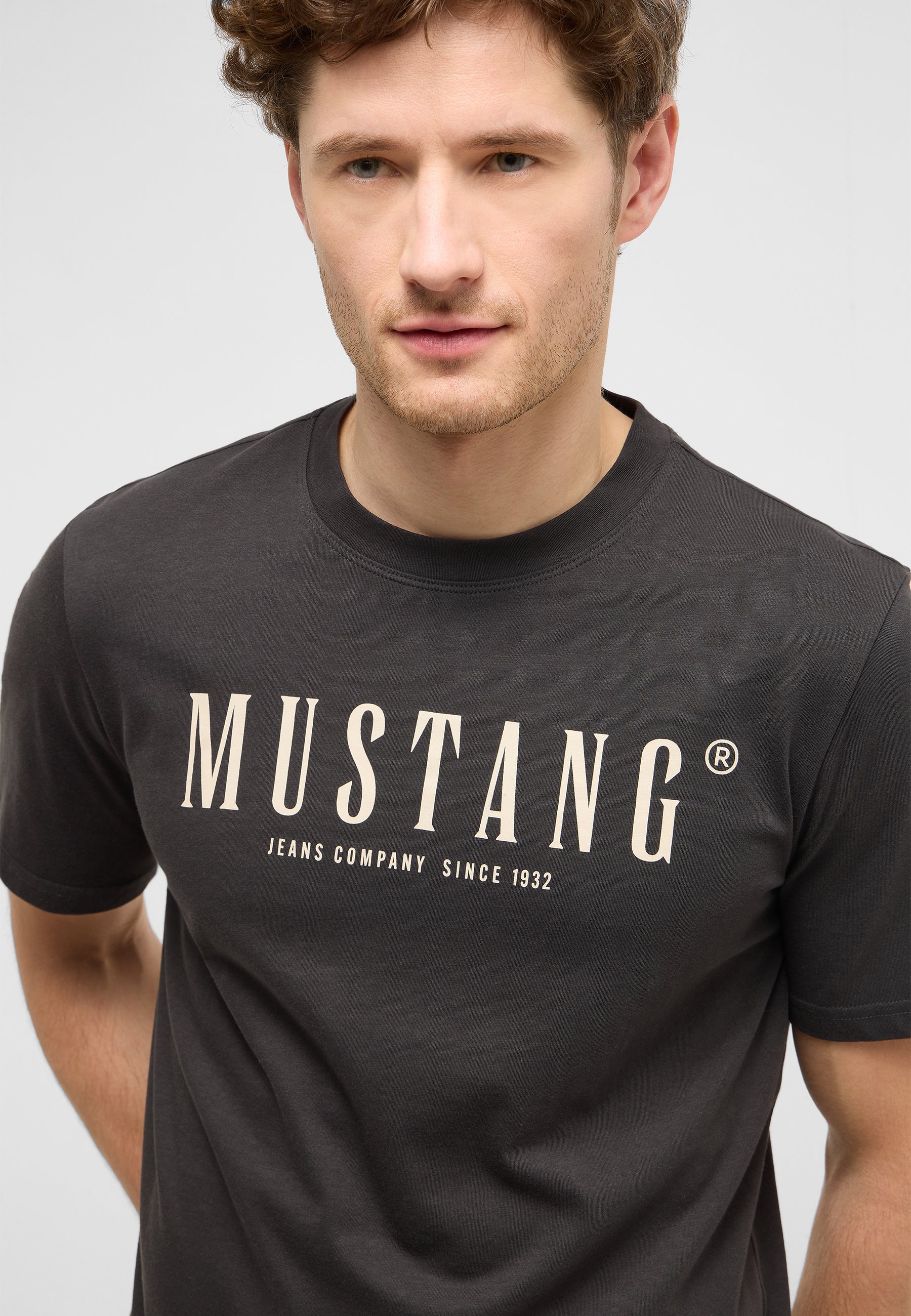 t-shirt, mustang, graphic tee, black, crew neck