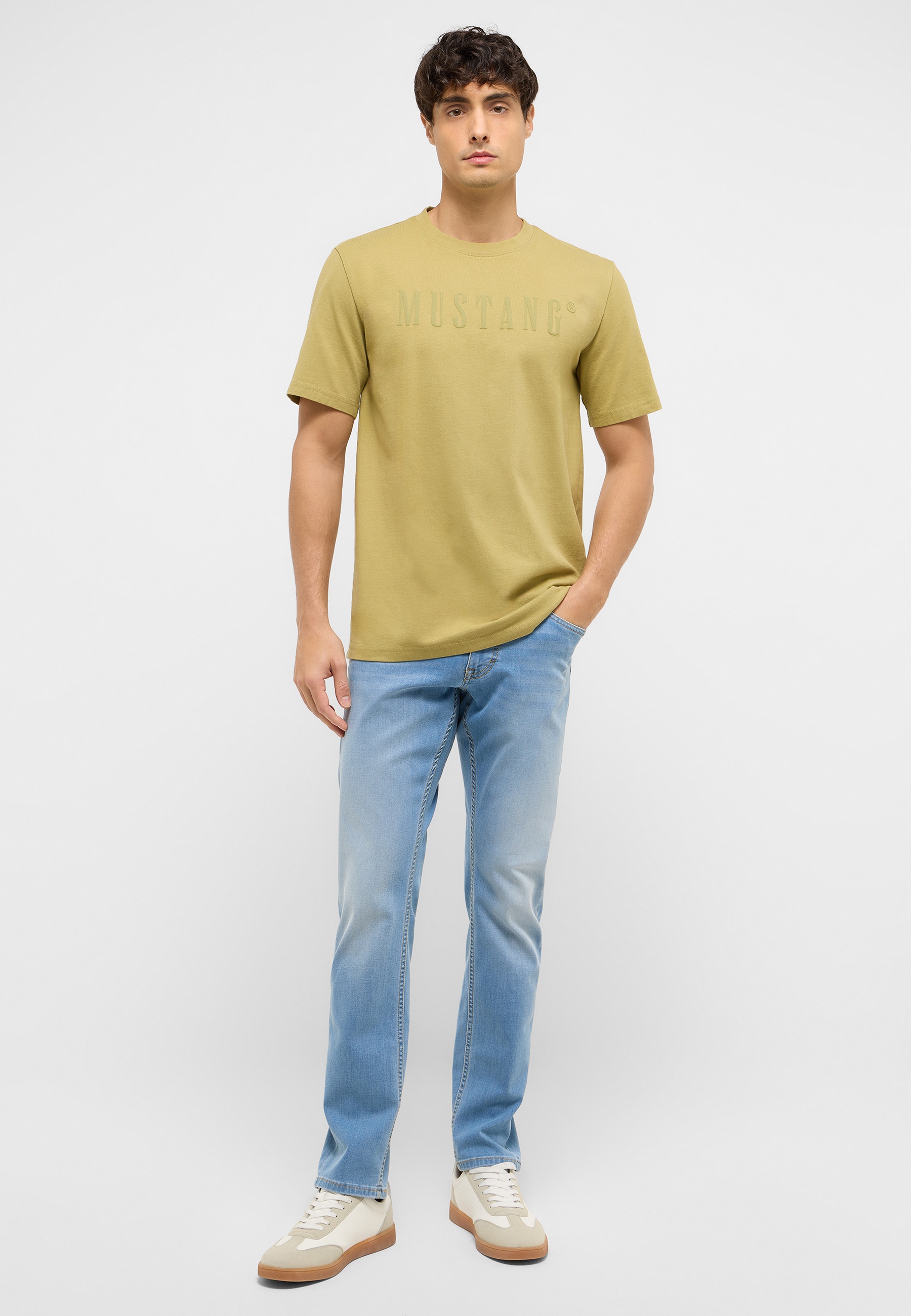 T-shirt, Hosen, Person, Stehend, Jeanshose