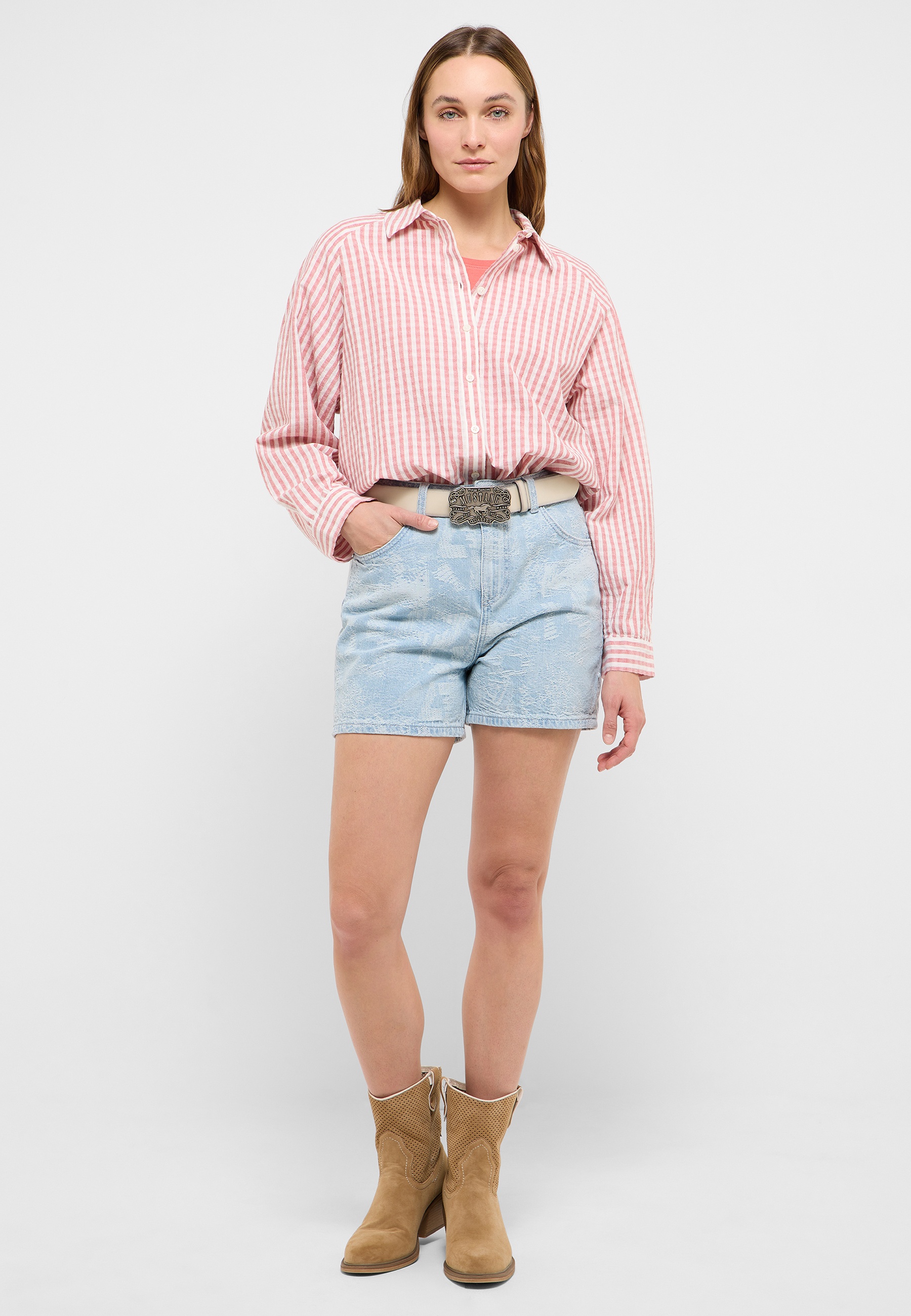 Bekleidung, Kurze Hosen, Hemd, Person, Schuh