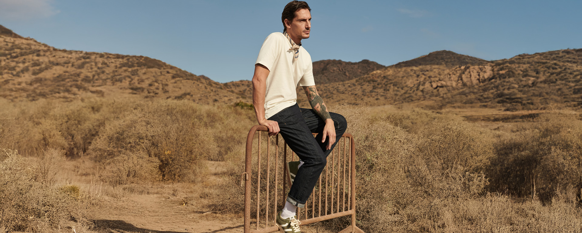 Person, Gehen, Kleidung, Hosen, Schuh, Person, Gehen, Kleidung, Hosen, Schuh, Person, Gehen, Kleidung, Hosen, Schuh