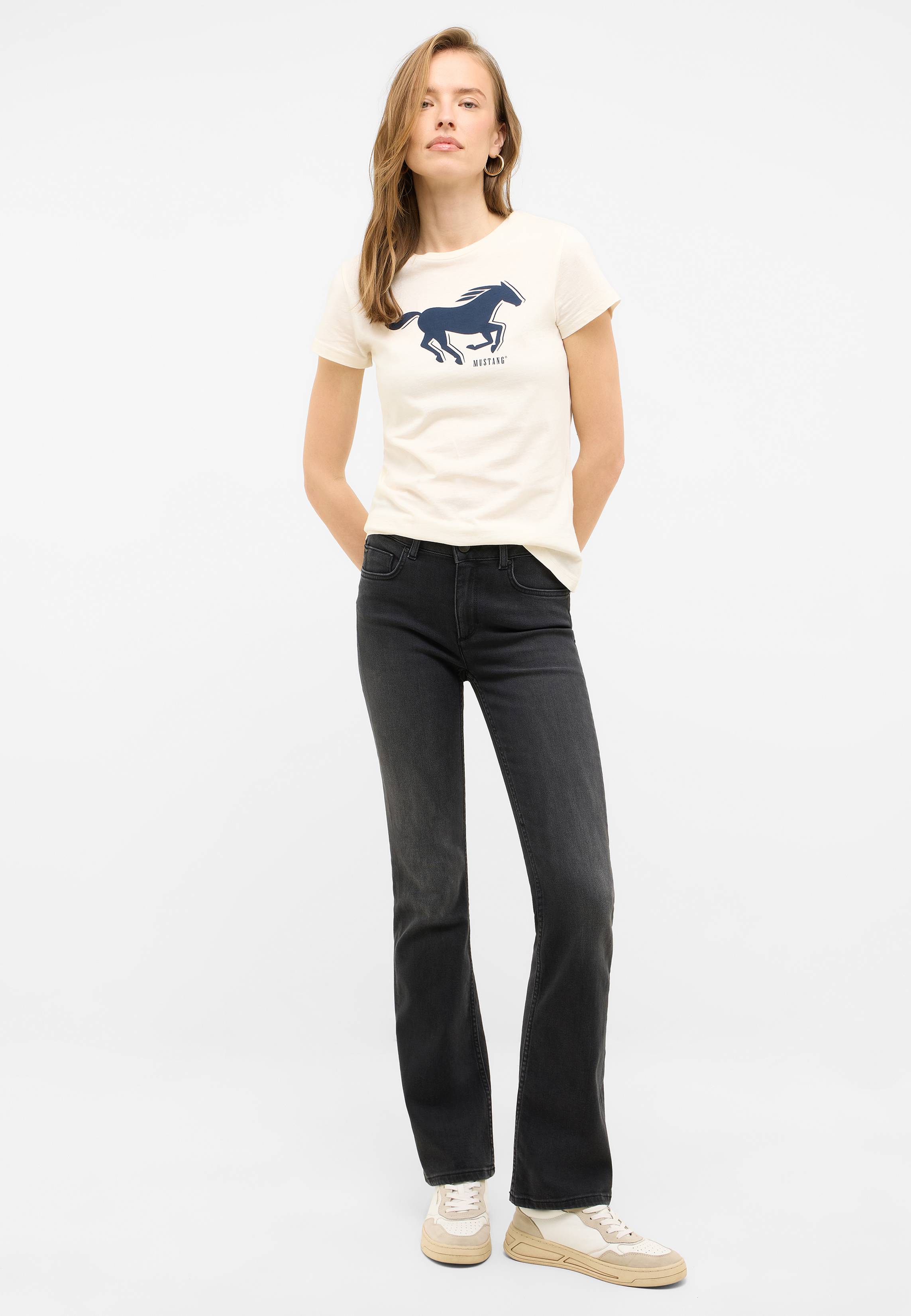 T-shirt, Hosen, Mädchen, Person, Jugendlich