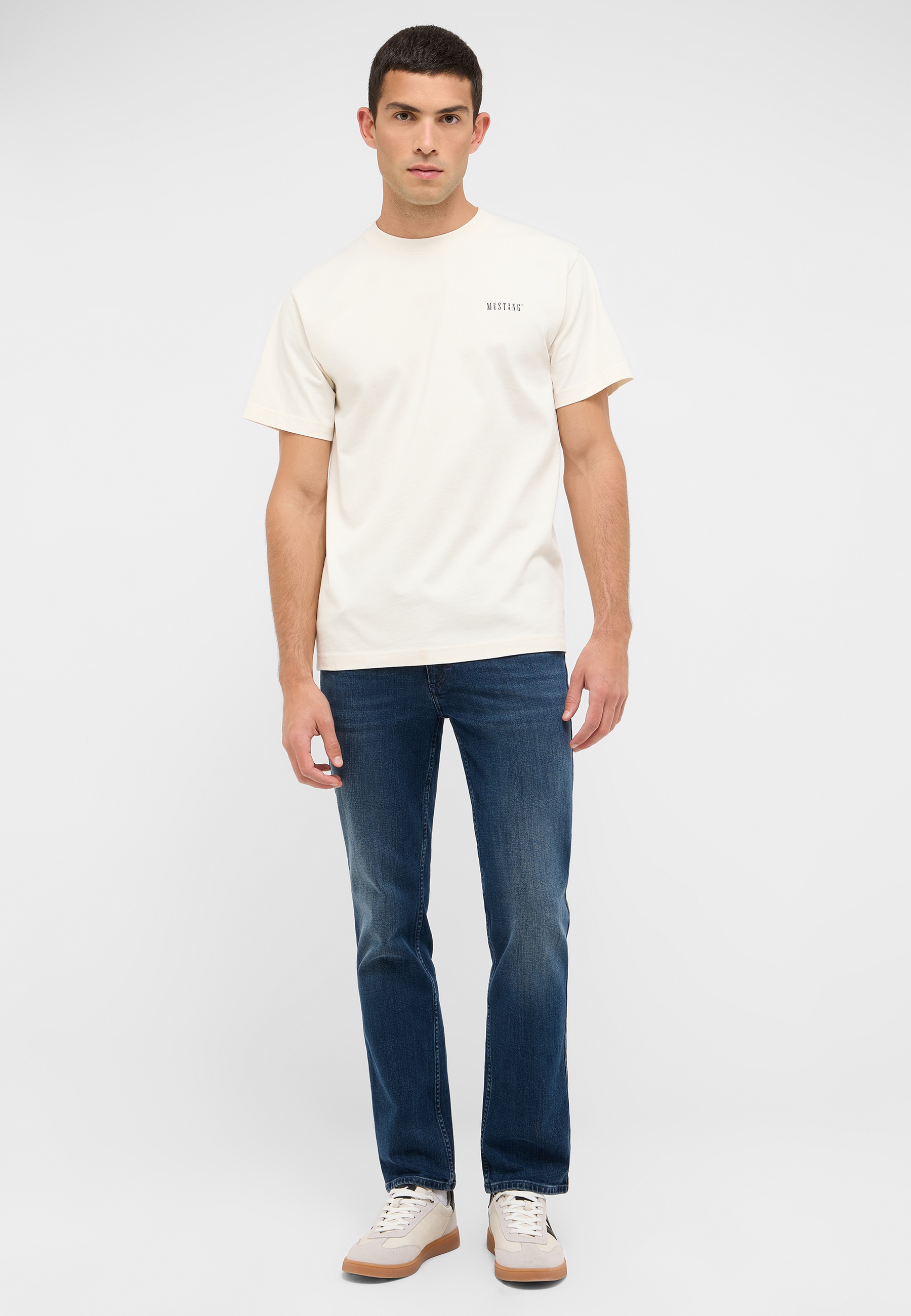 T-shirt, Hosen, Erwachsener, Mann, Person