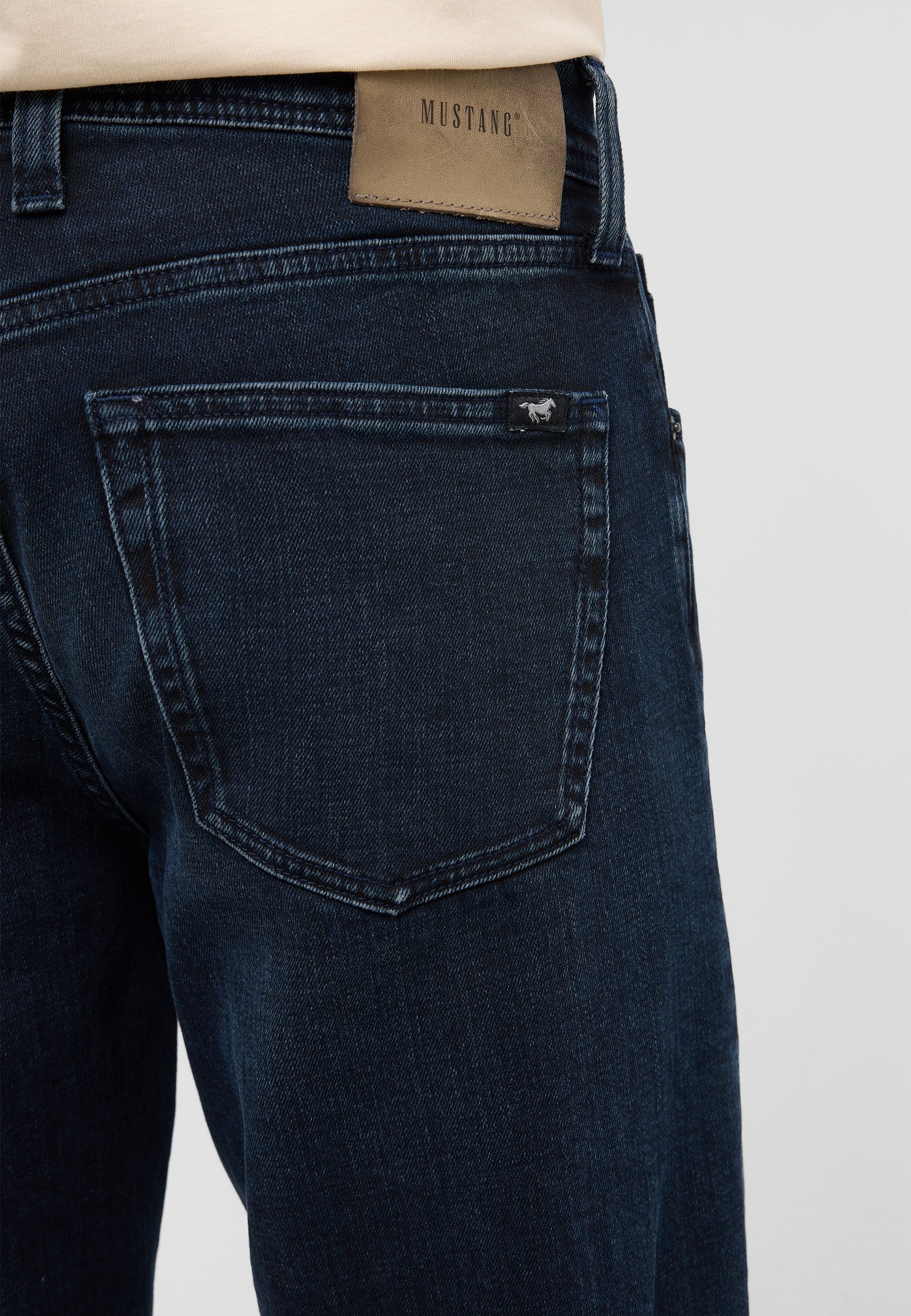 Jeans, Denim, Hose, Rückentasche, Ledergürtel-Label