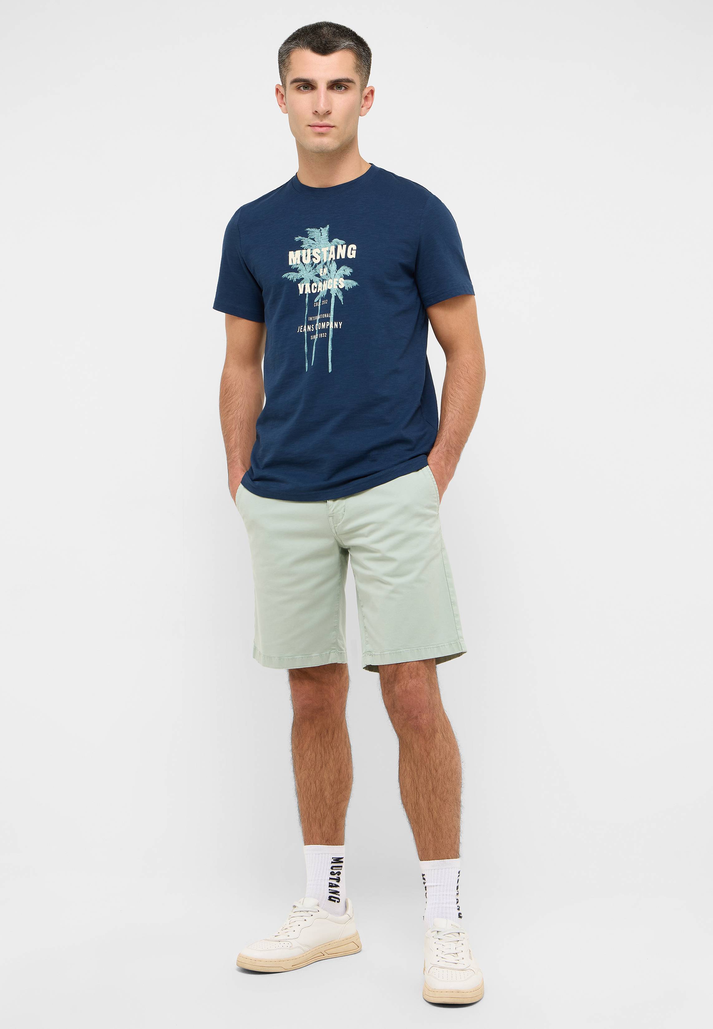 Bekleidung, Kurze Hosen, T-shirt, Person
