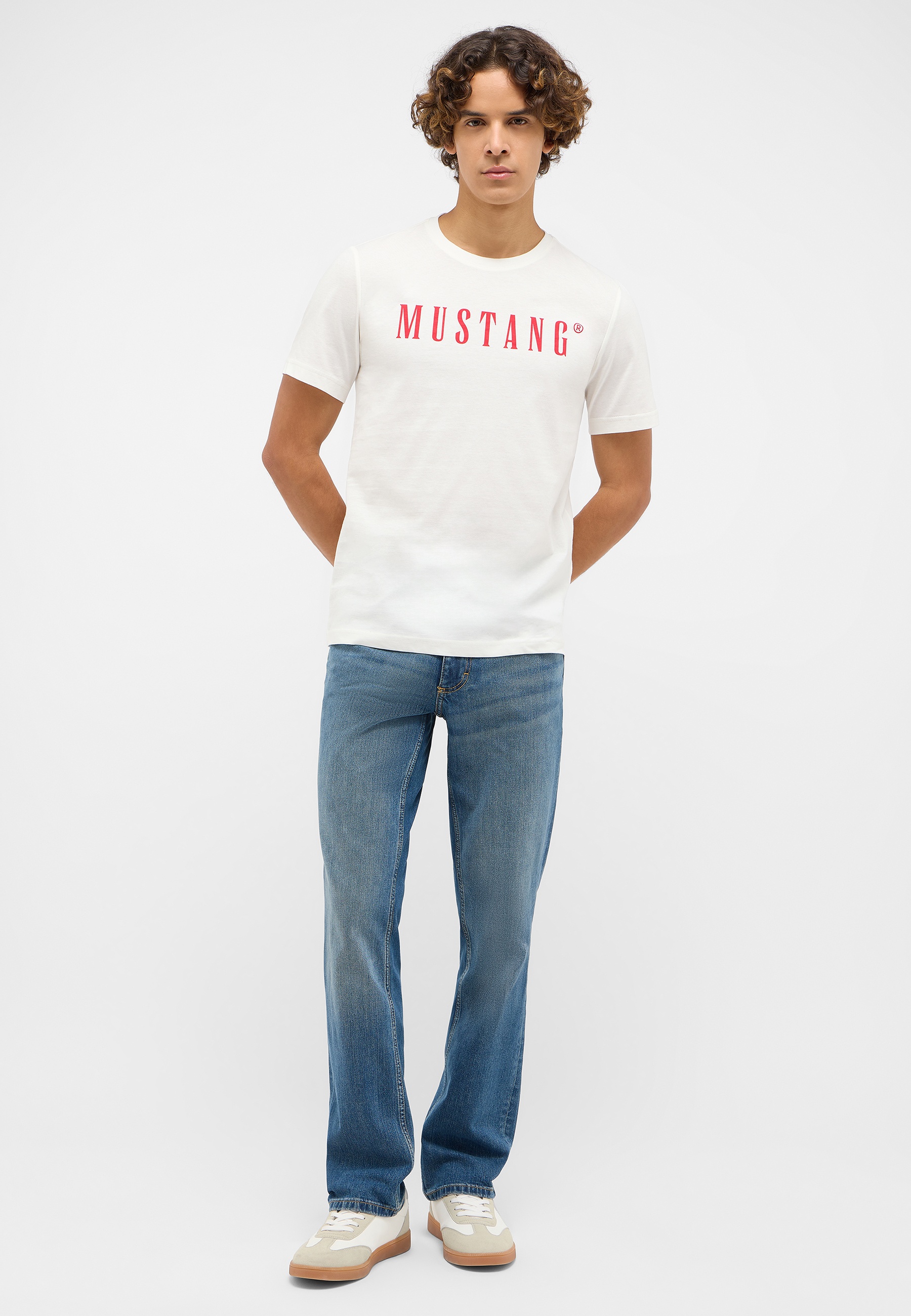 T-shirt, Hosen, Person, Stehend, Jeanshose