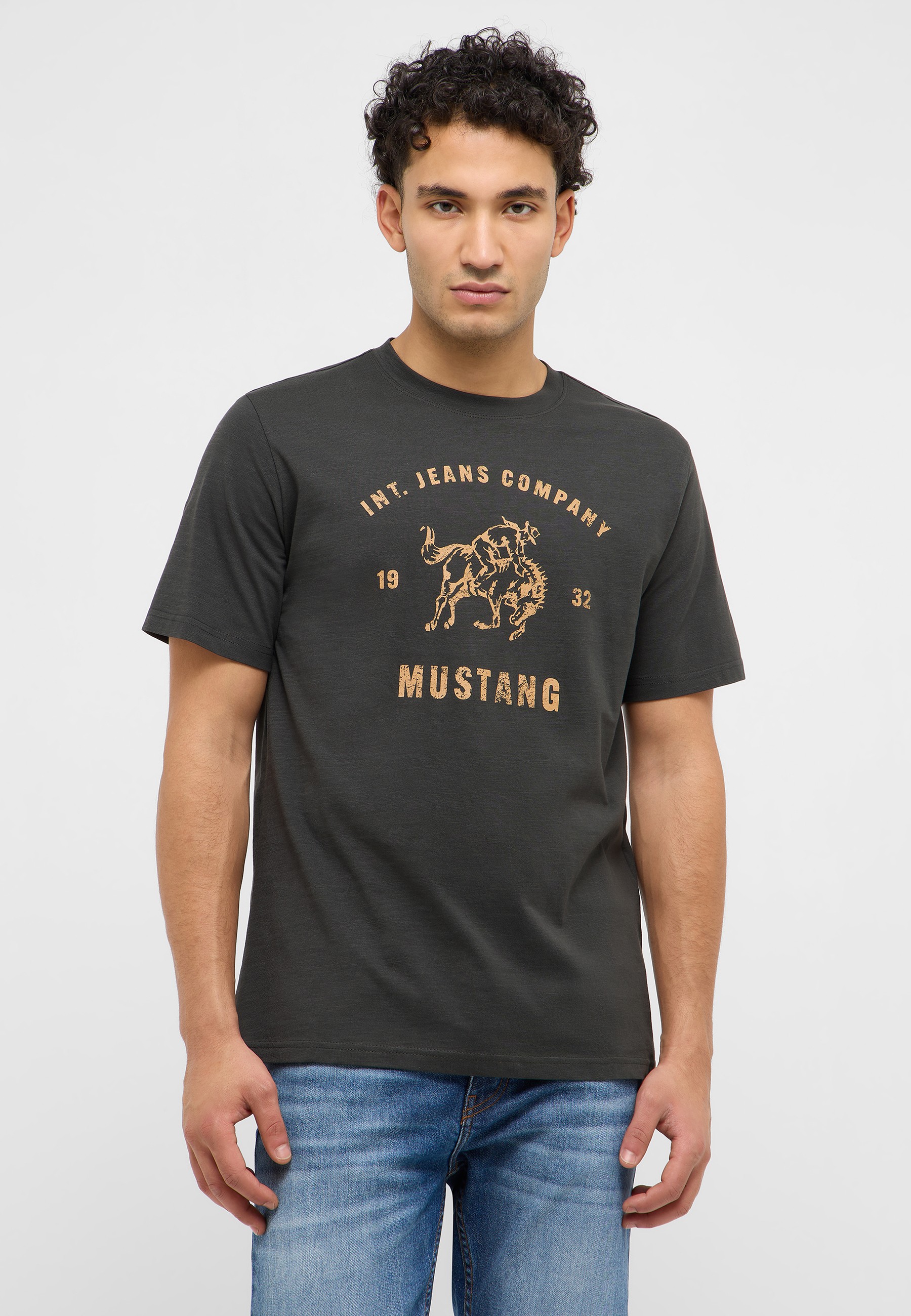 T-shirt, Hemd, Person, Jeans, Ärmel