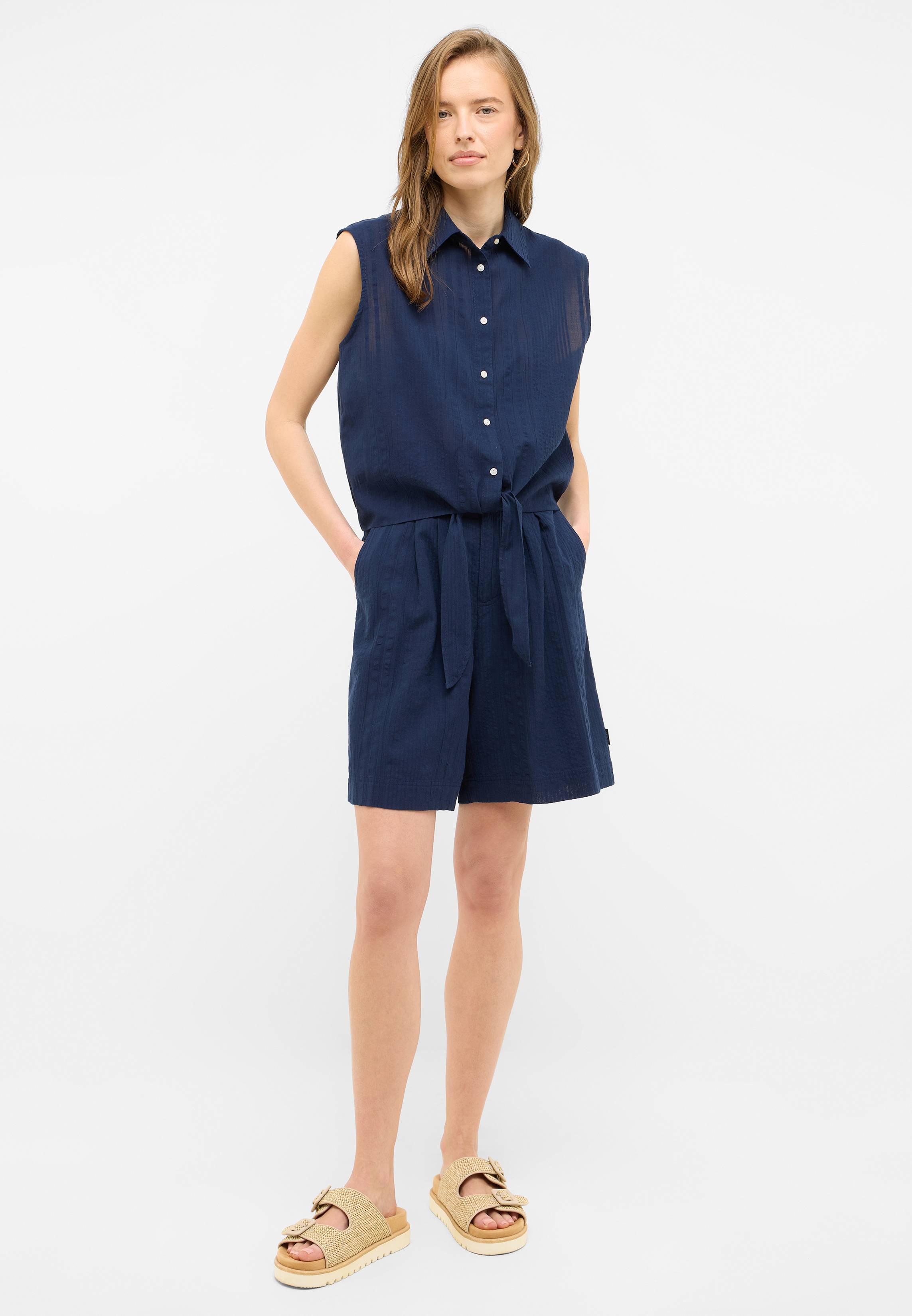 Bluse, Kleidung, Schuhwerk, Sandale, Kleid