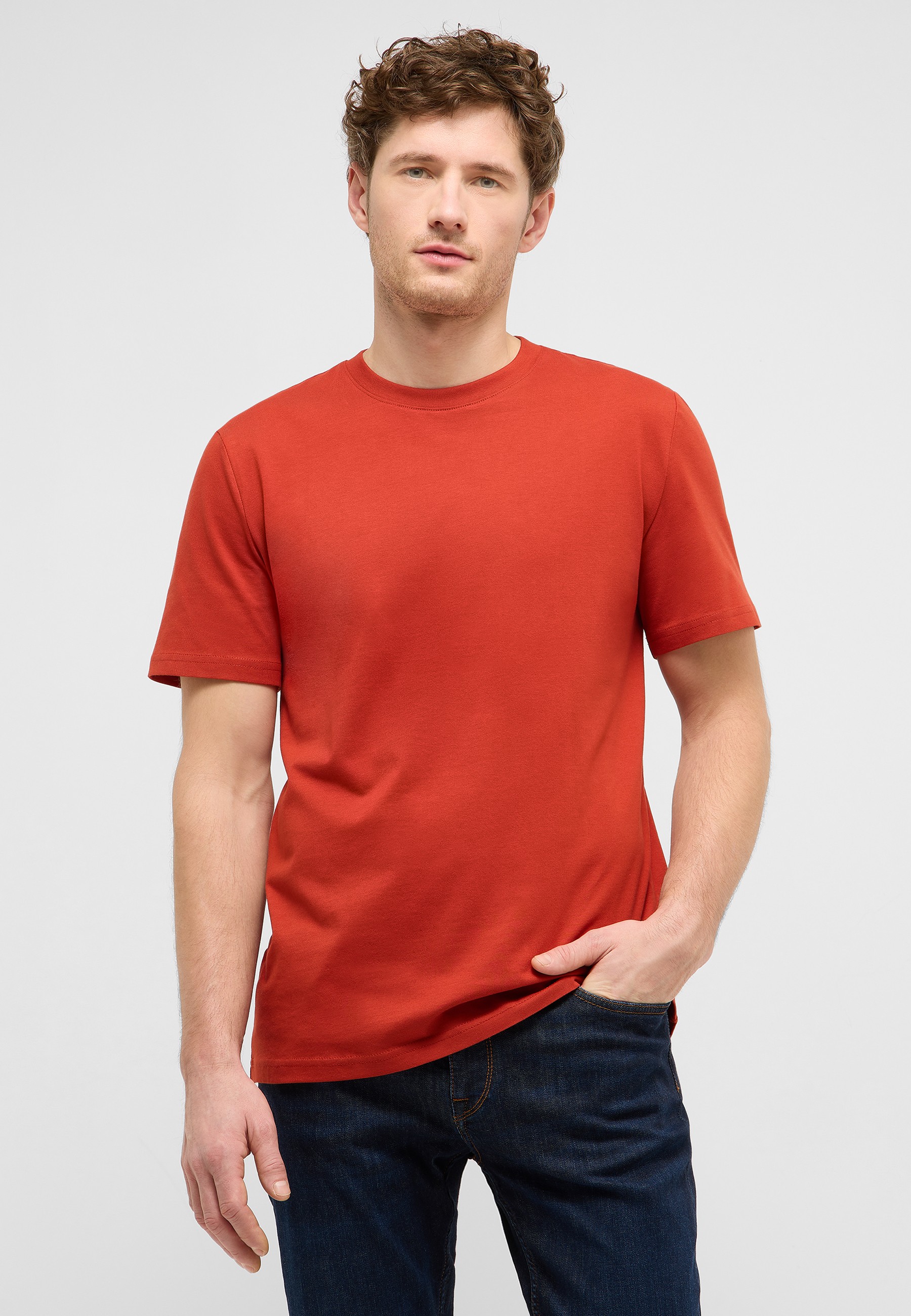 Bekleidung, T-shirt, Person, Jeans, Hemd