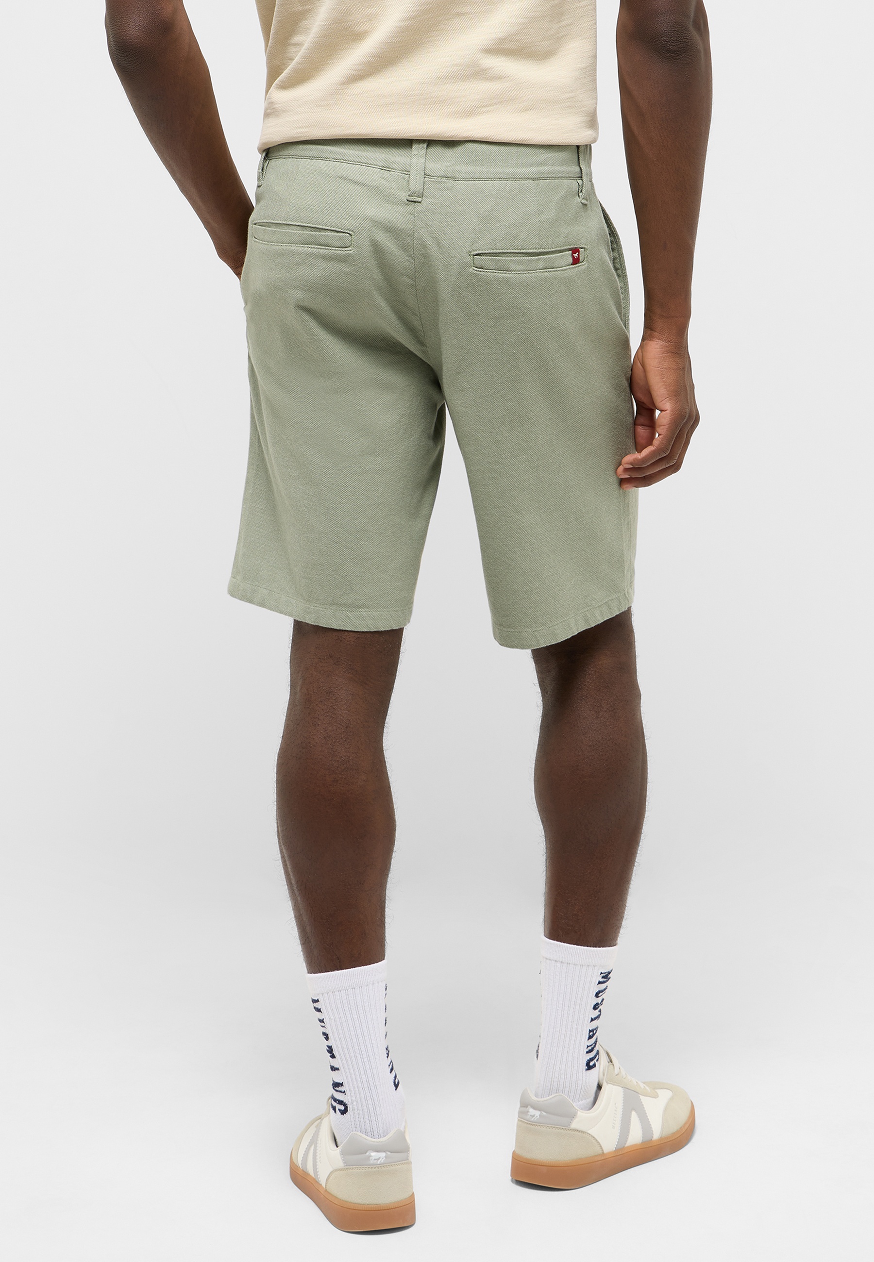 shorts, khaki, back-pocket, slim-fit, mid-length