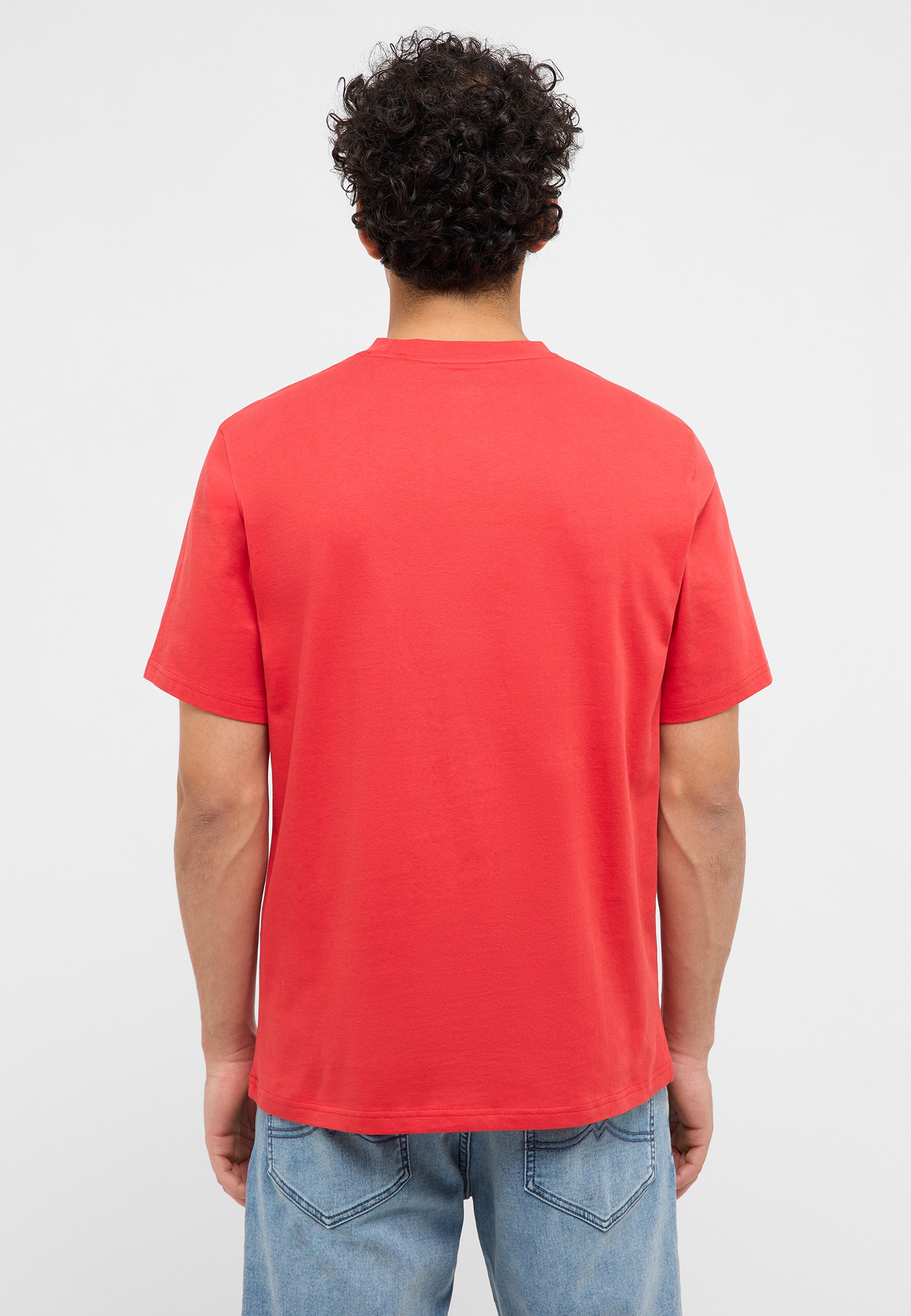 Bekleidung, T-shirt, Person, Jeans, Ärmel