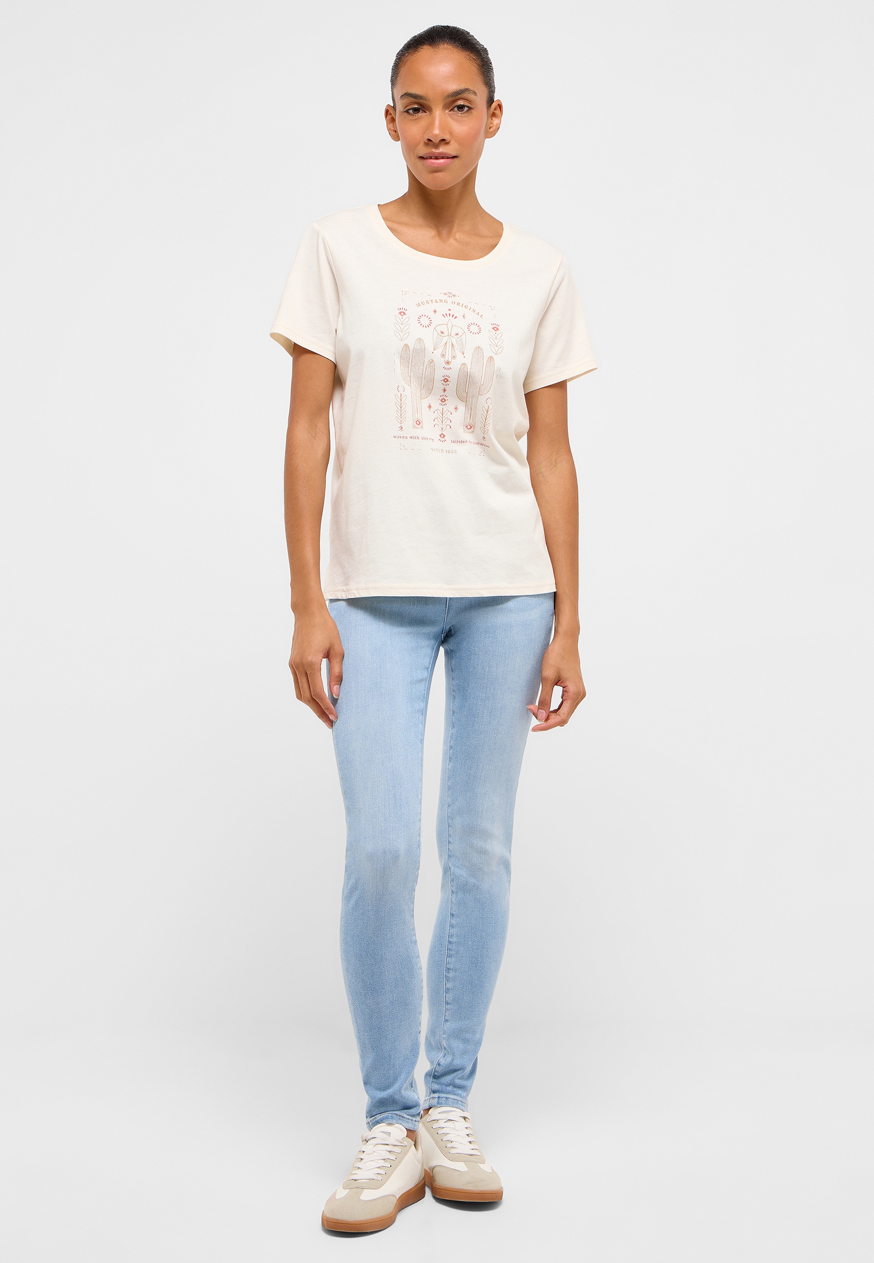 Bekleidung, T-shirt, Hosen, Person, Jeans