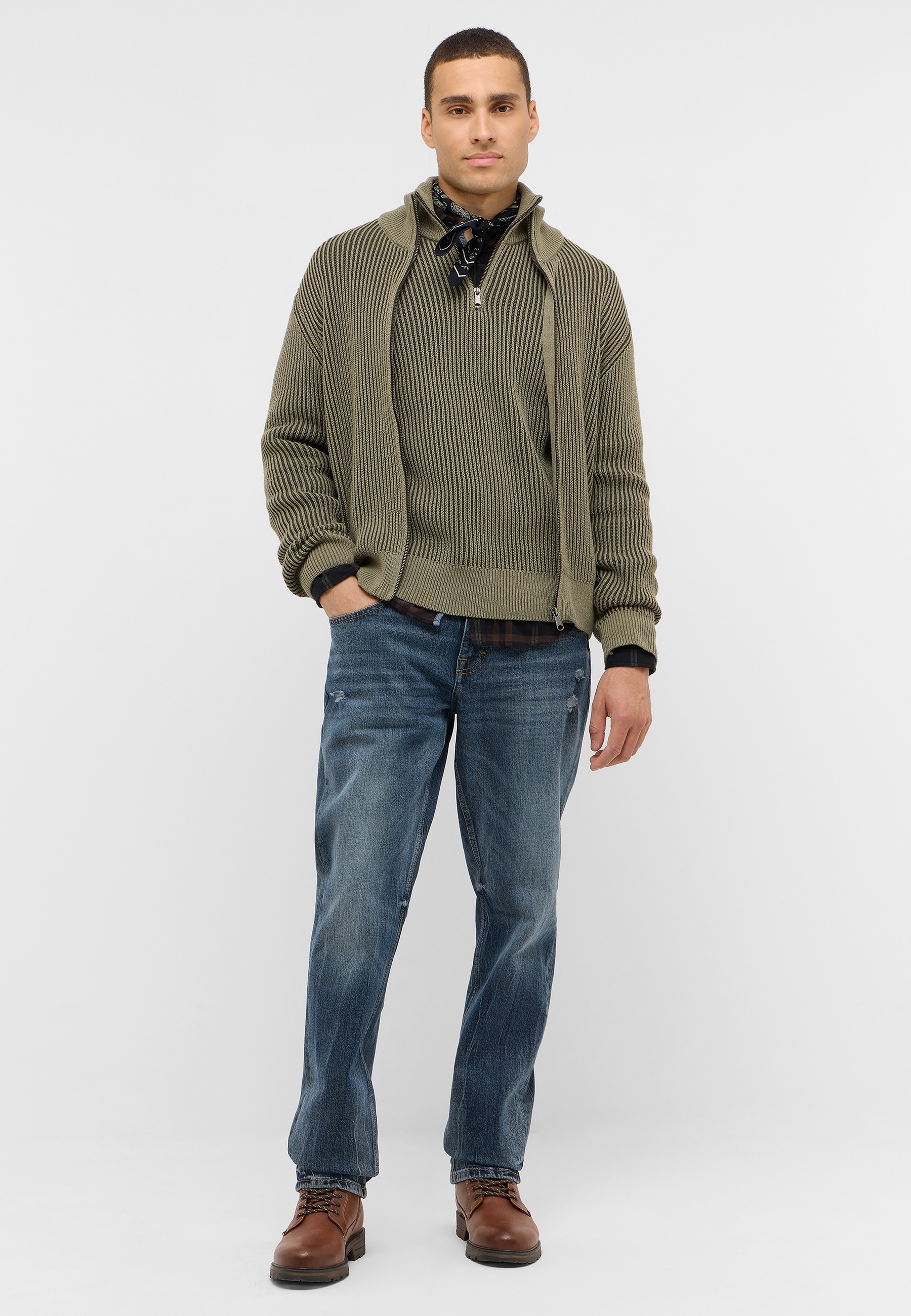 Mantel, Jacke, Hosen, Pullover, Person