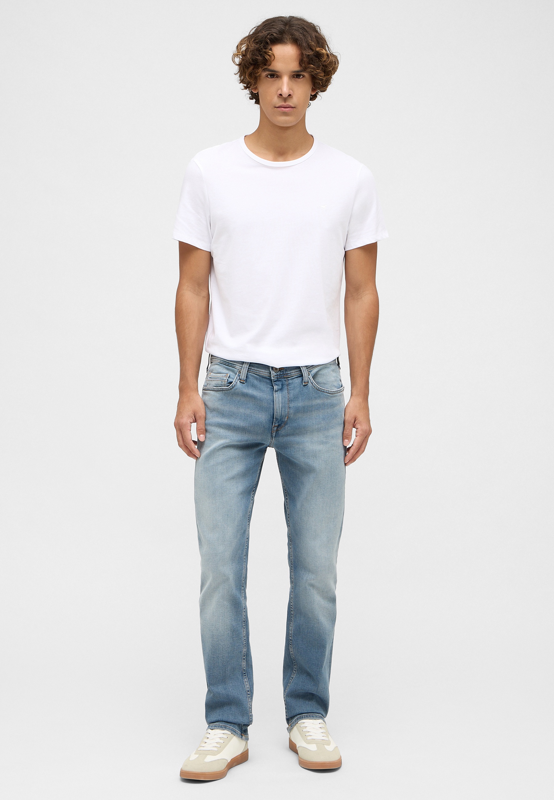 Bekleidung, Hosen, T-shirt, Jeans, Person