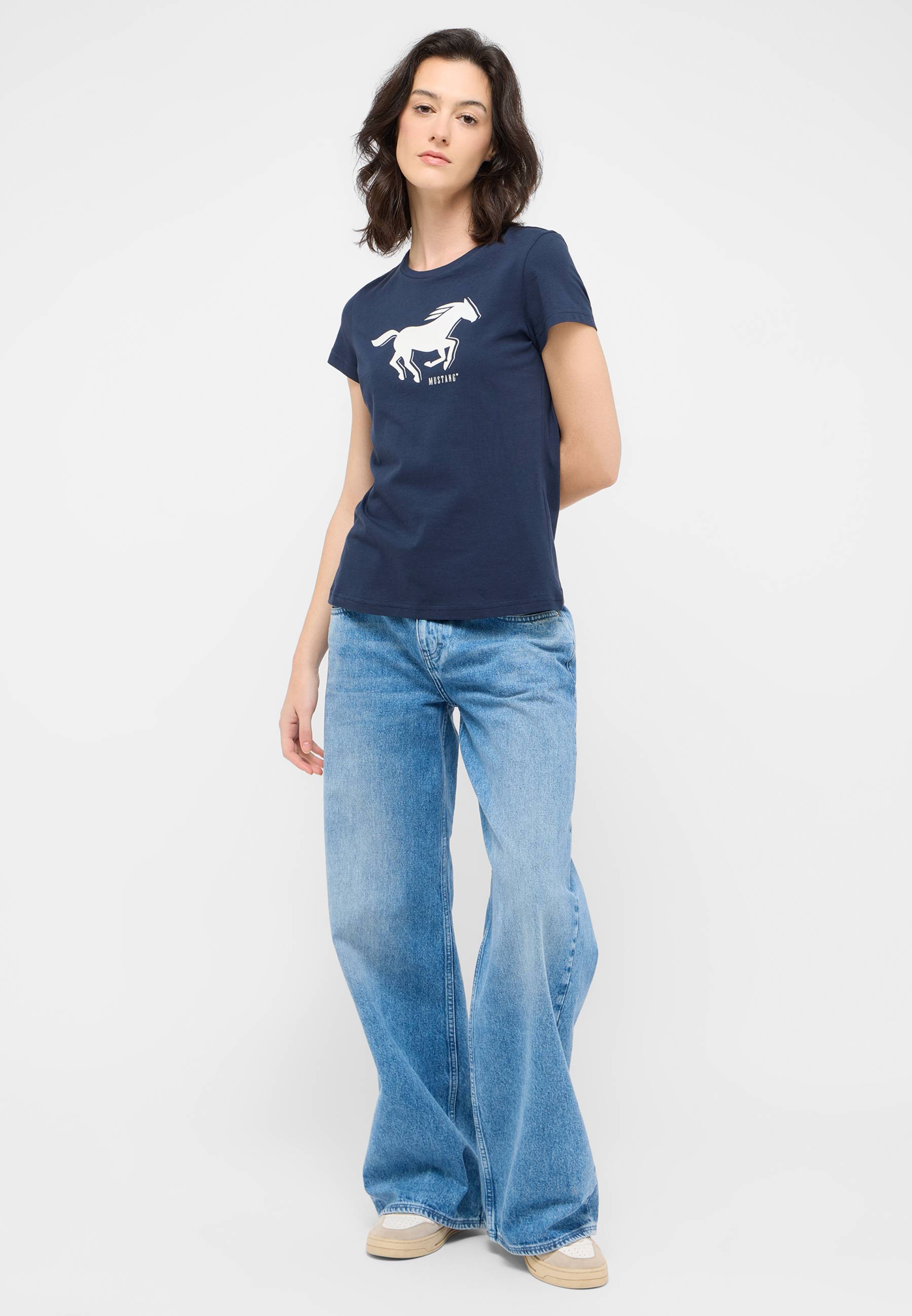Bekleidung, Hosen, T-shirt, Jeanshose, Person