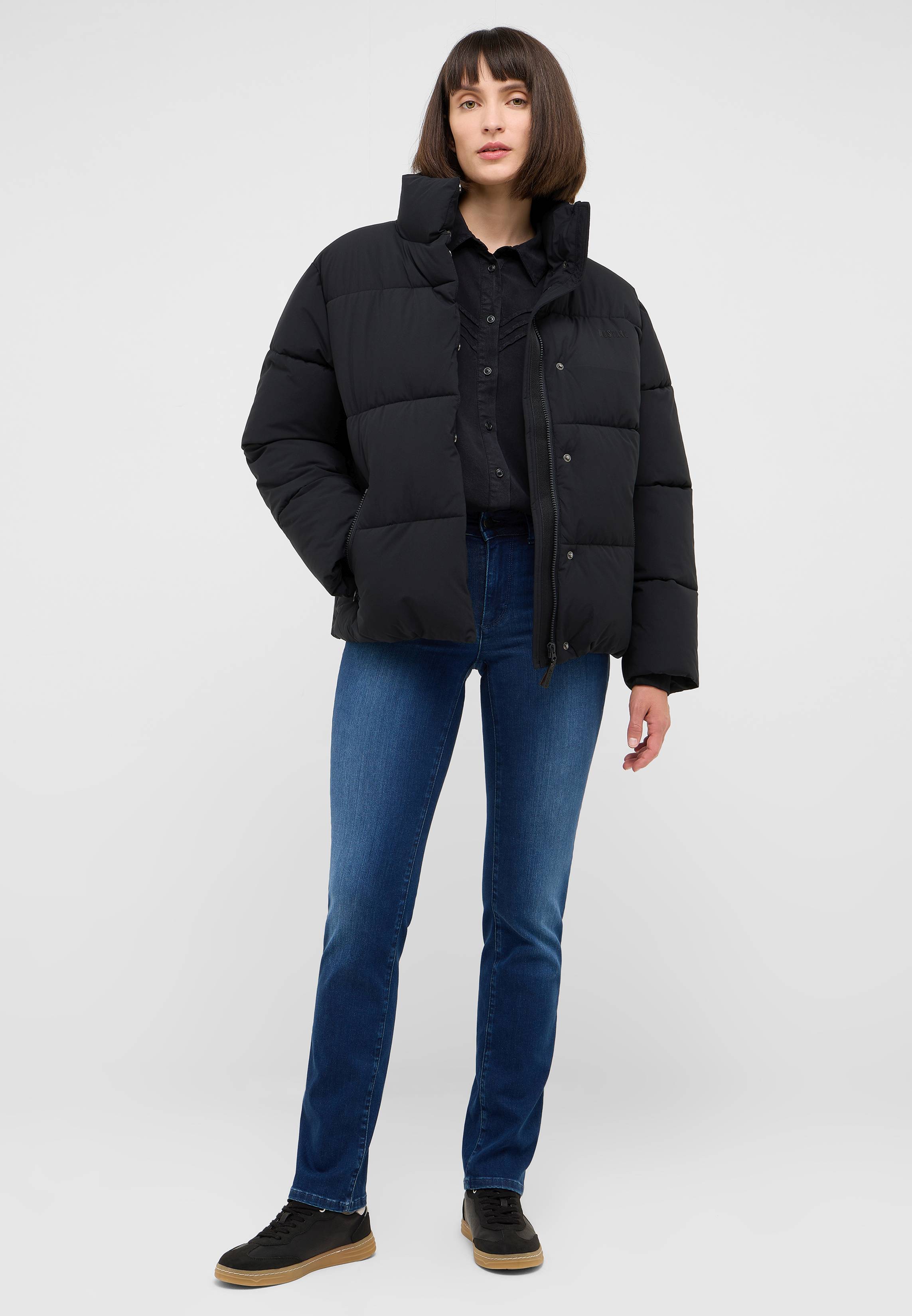 Mantel, Jacke, Hosen, Person, Frau