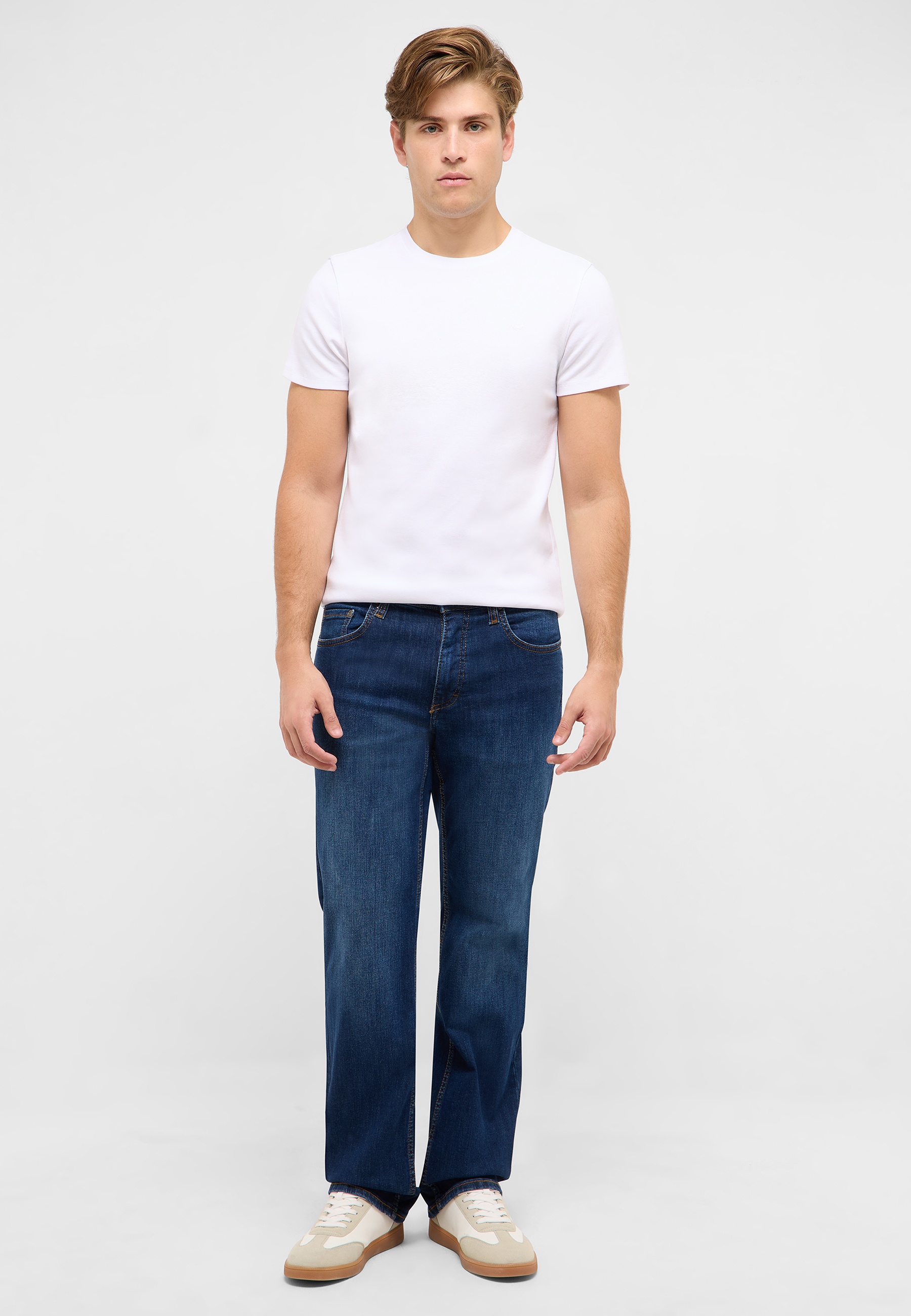 Hosen, T-shirt, Jeans, Person, Jugendlich