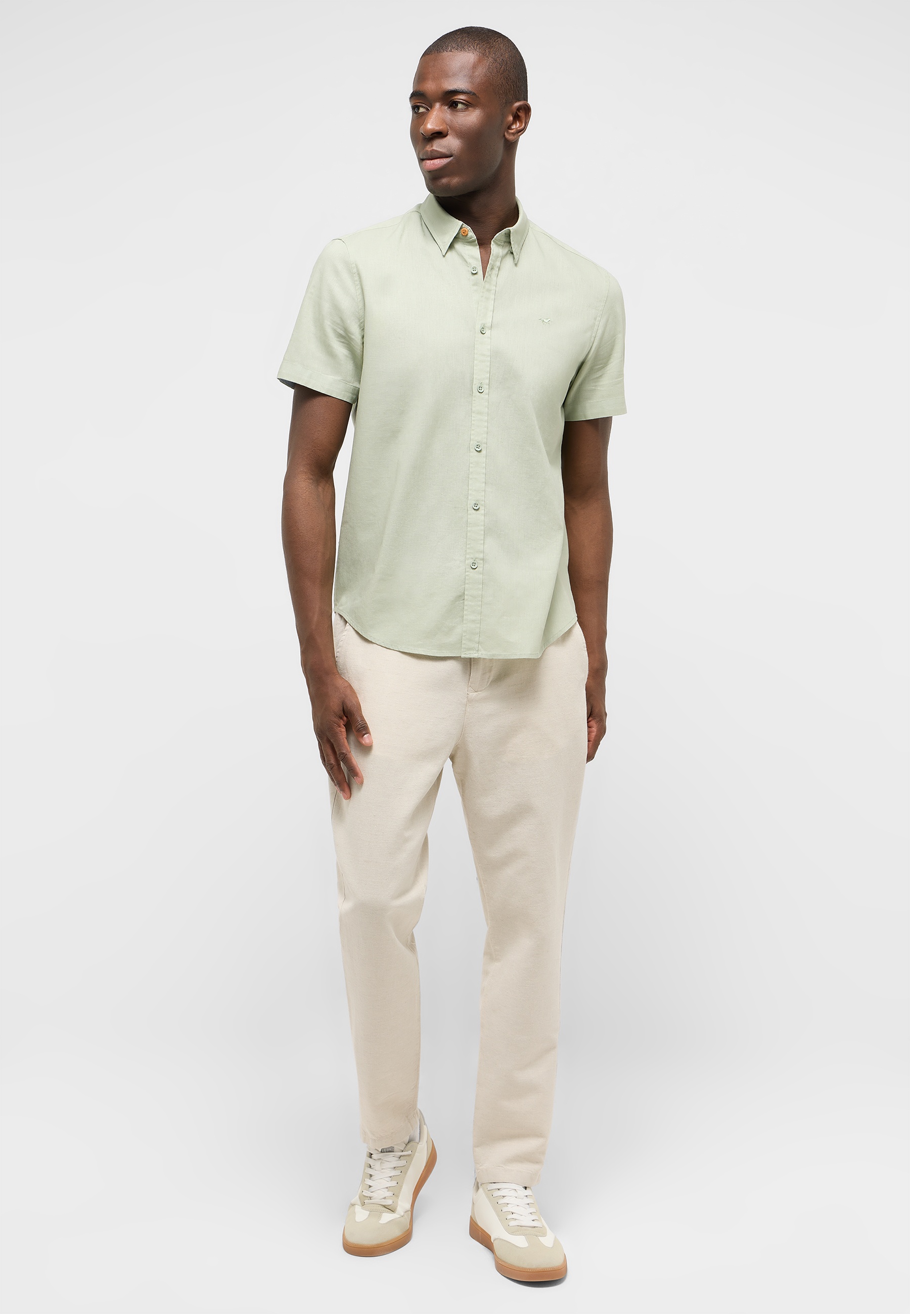 Kurzarmhemd, Pastellgrün, Beige Hose, Hemd, Kurzarmshirt
