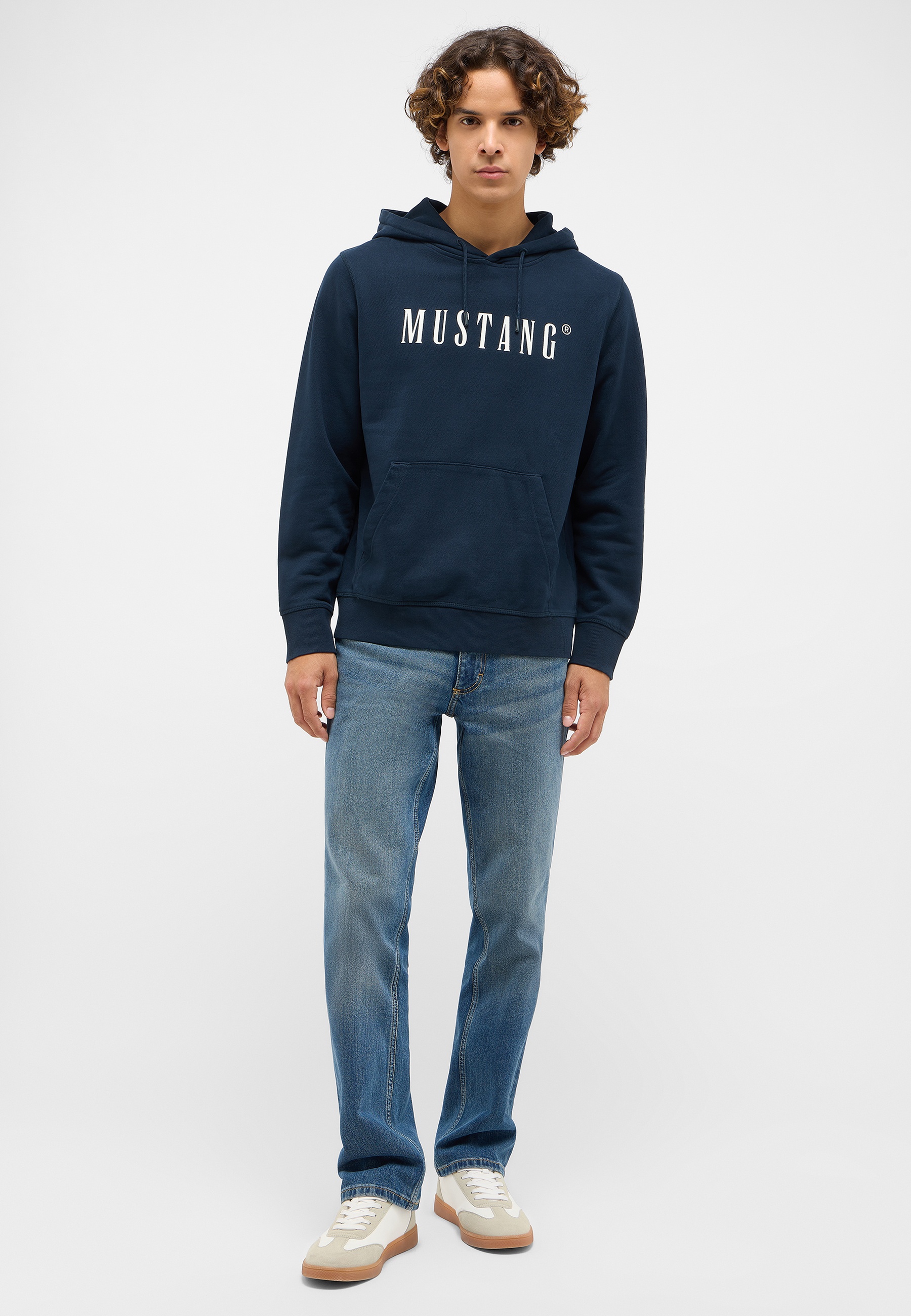 Strickwaren, Pullover, Sweatshirt, Hosen, Kapuzenpulli