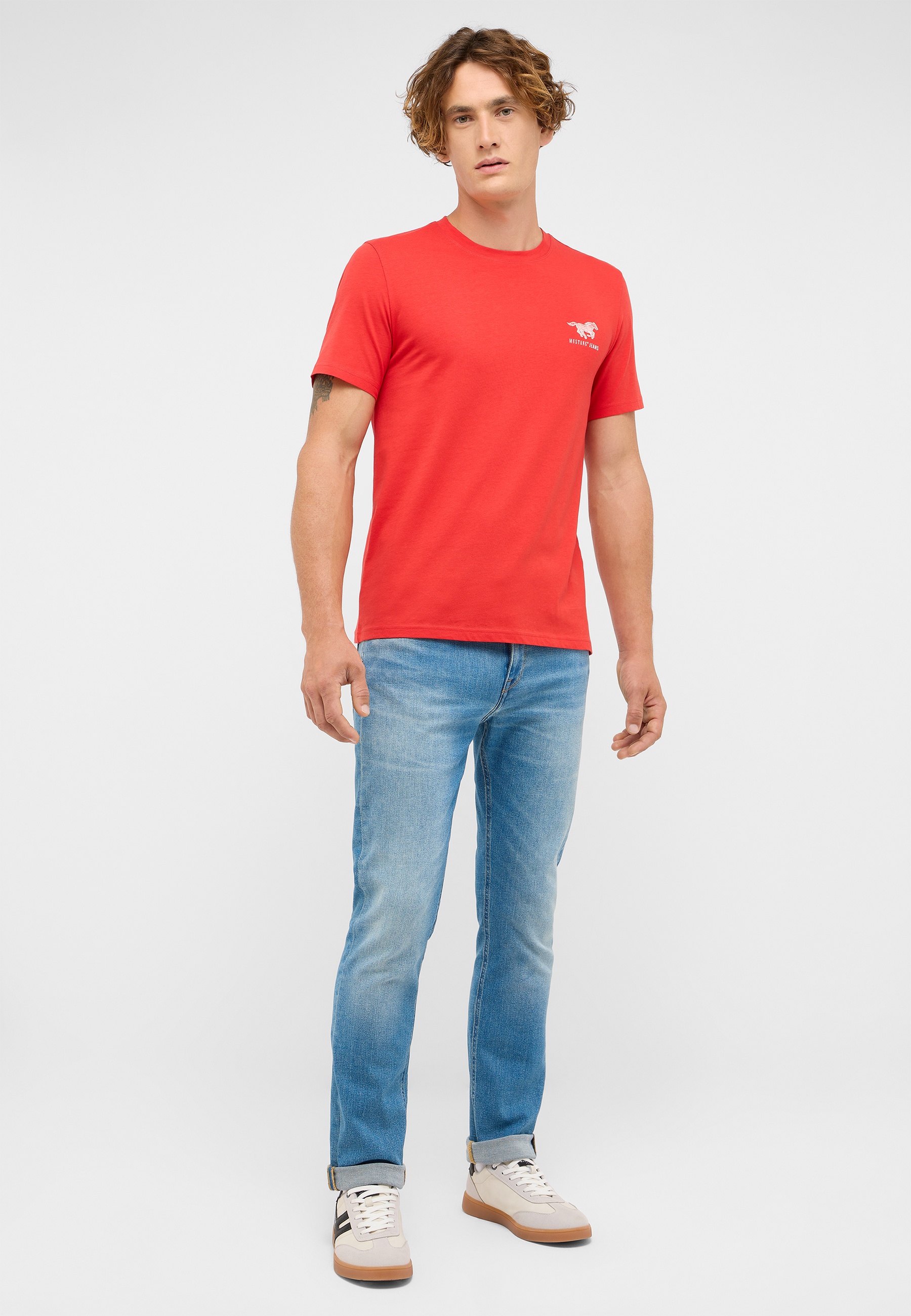 T-shirt, Hosen, Person, Stehend, Jugendlich