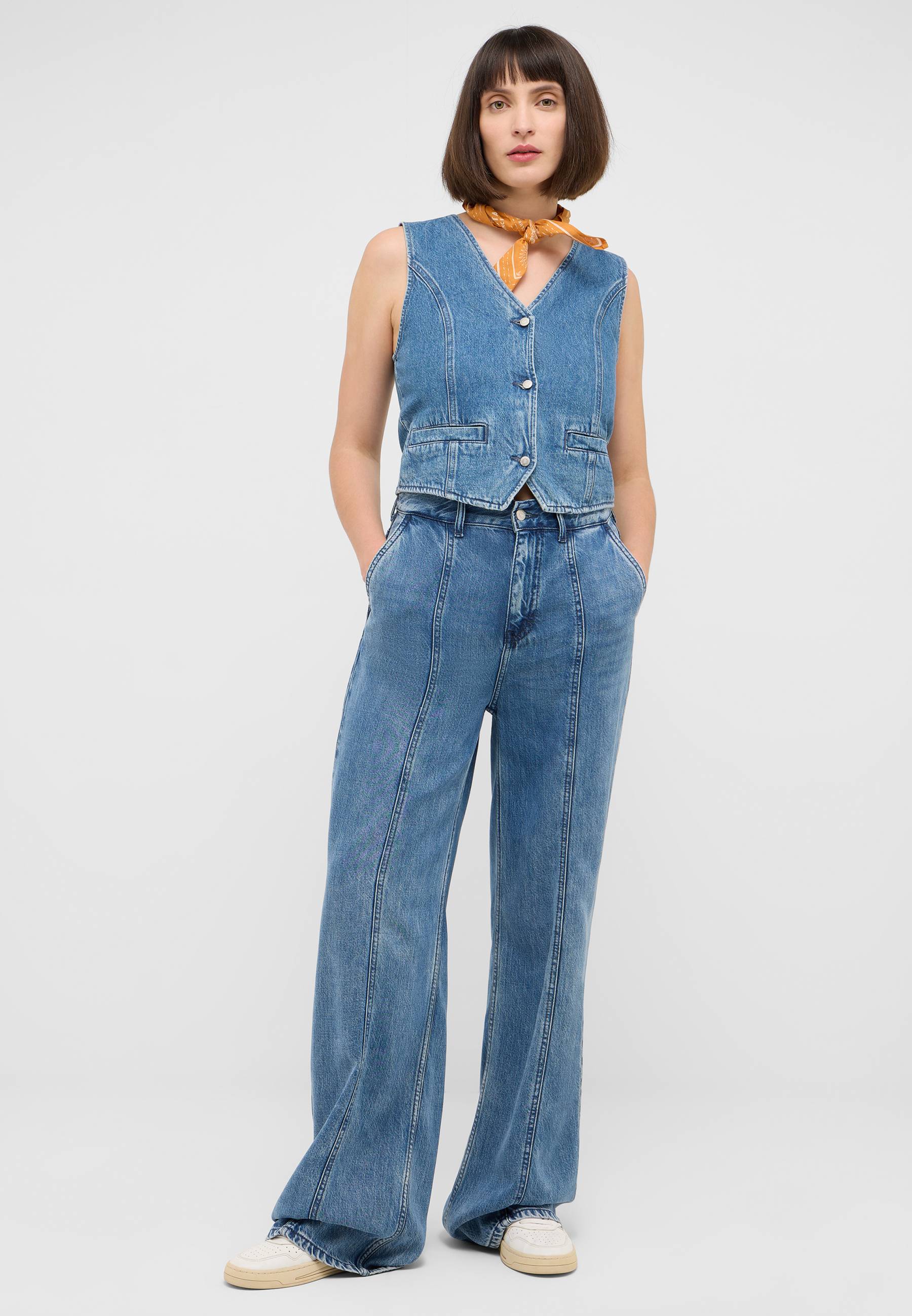 Hosen, Weste, Jeans, Person, Halstuch