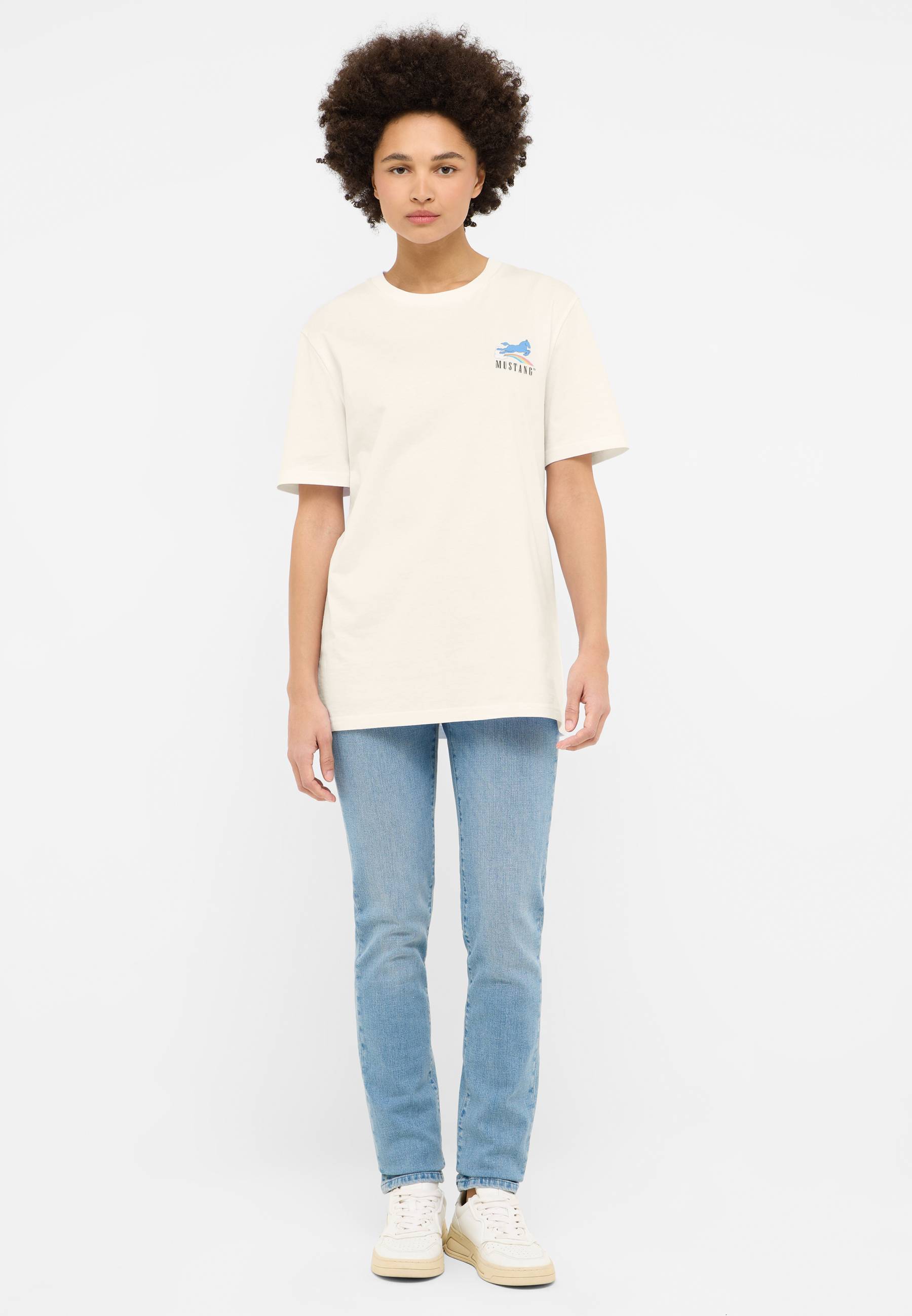 T-shirt, Hosen, Junge, Person, Jugendlich