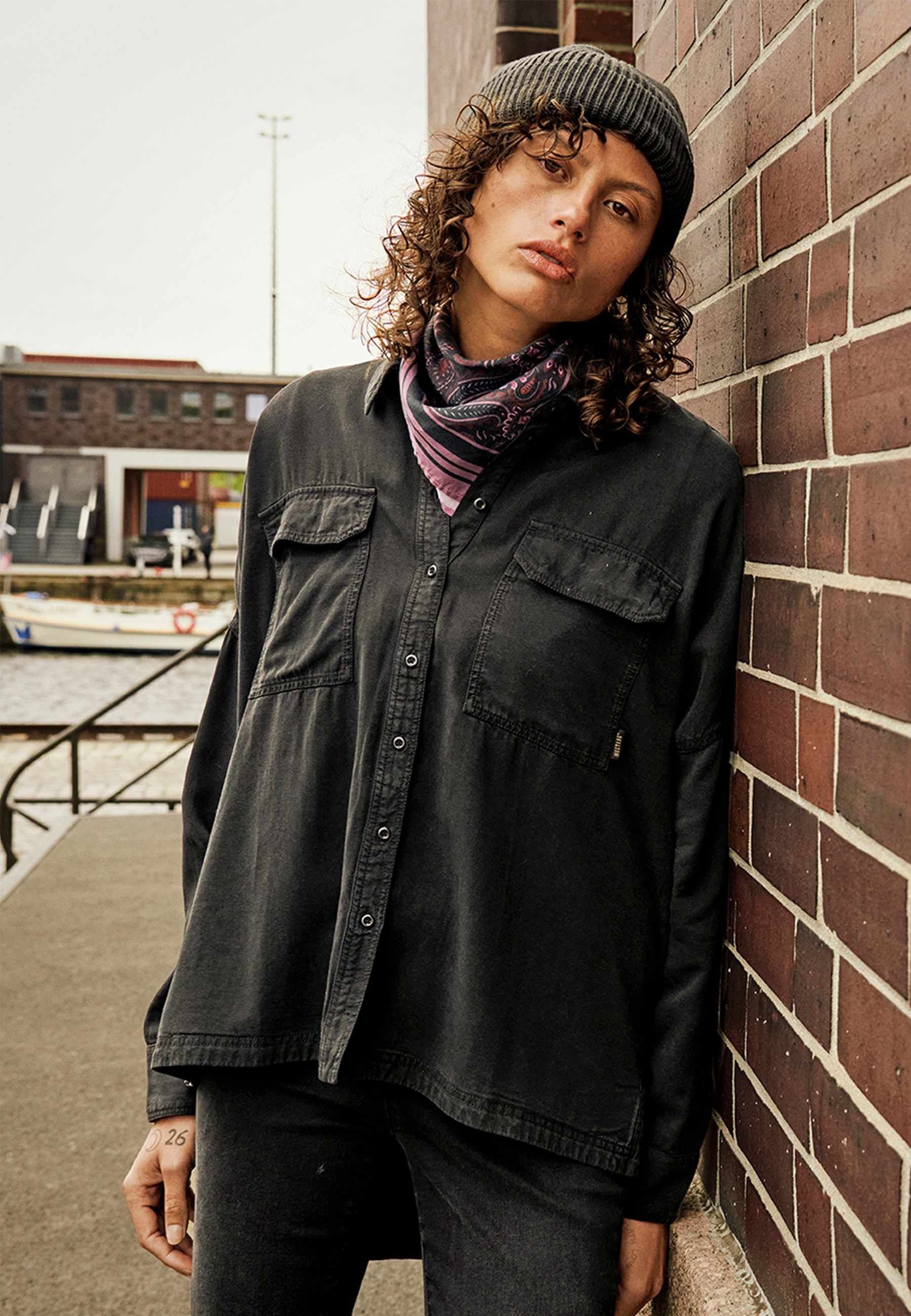 Mantel, Jacke, Mütze, Hosen, Person