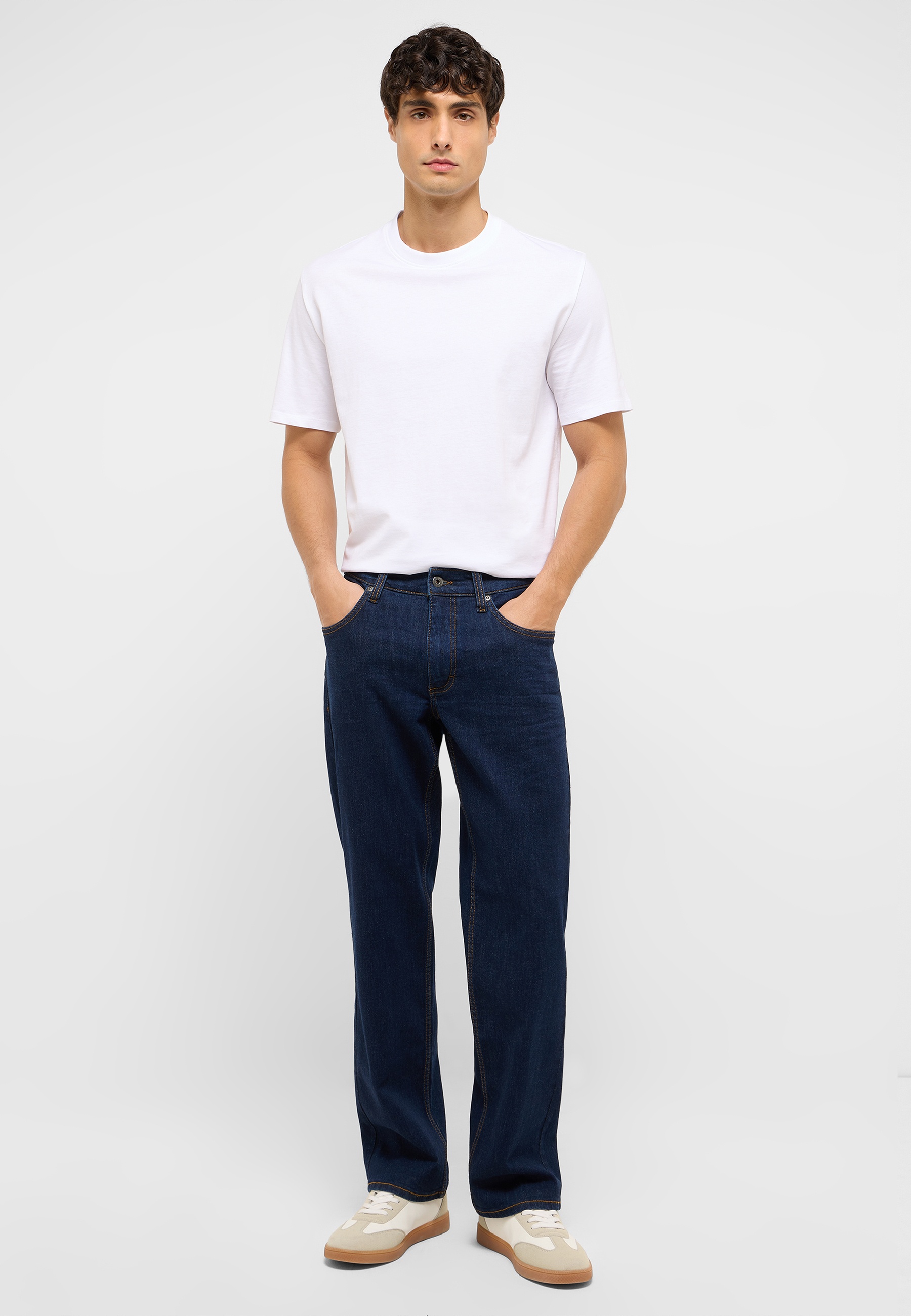 Hosen, T-shirt, Jeans, Person, Schuh