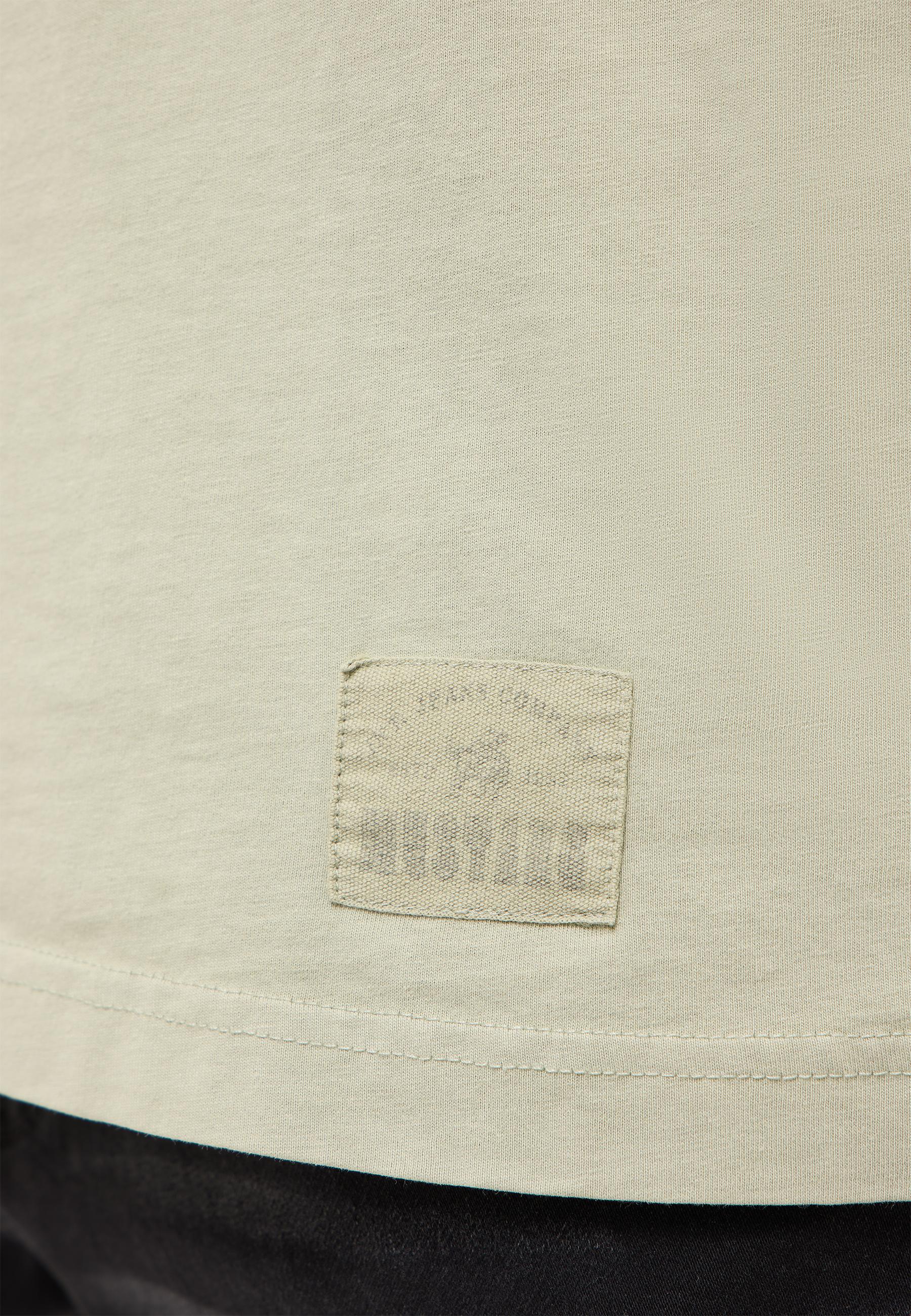 Beige T-Shirt, Stoffpatch, Nahtsteg, Lederlose Label, Einteilung