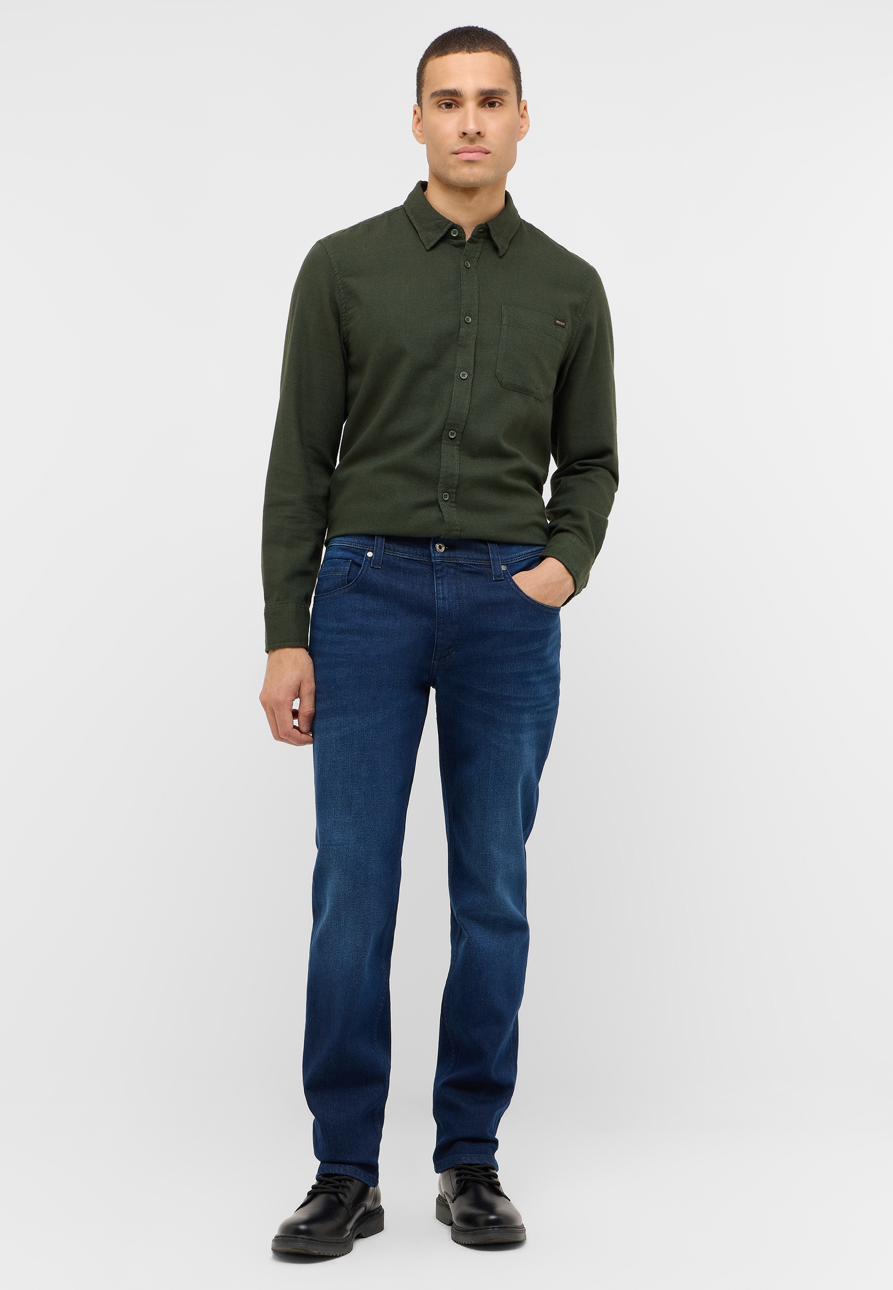 Hosen, Hemd, Jeanshose, Person, Stehend