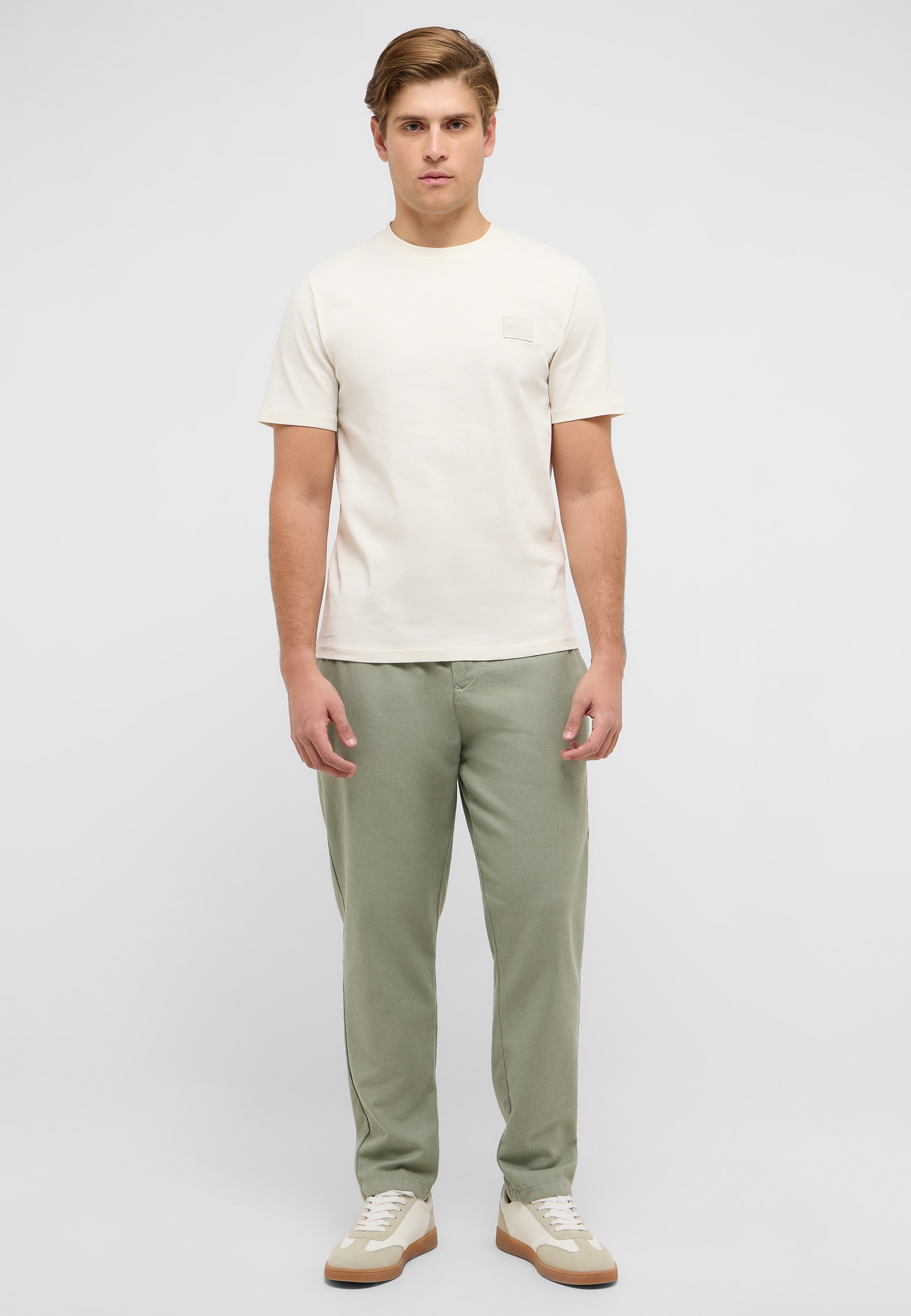 T-shirt, Person, Stehend, Erwachsener, Mann