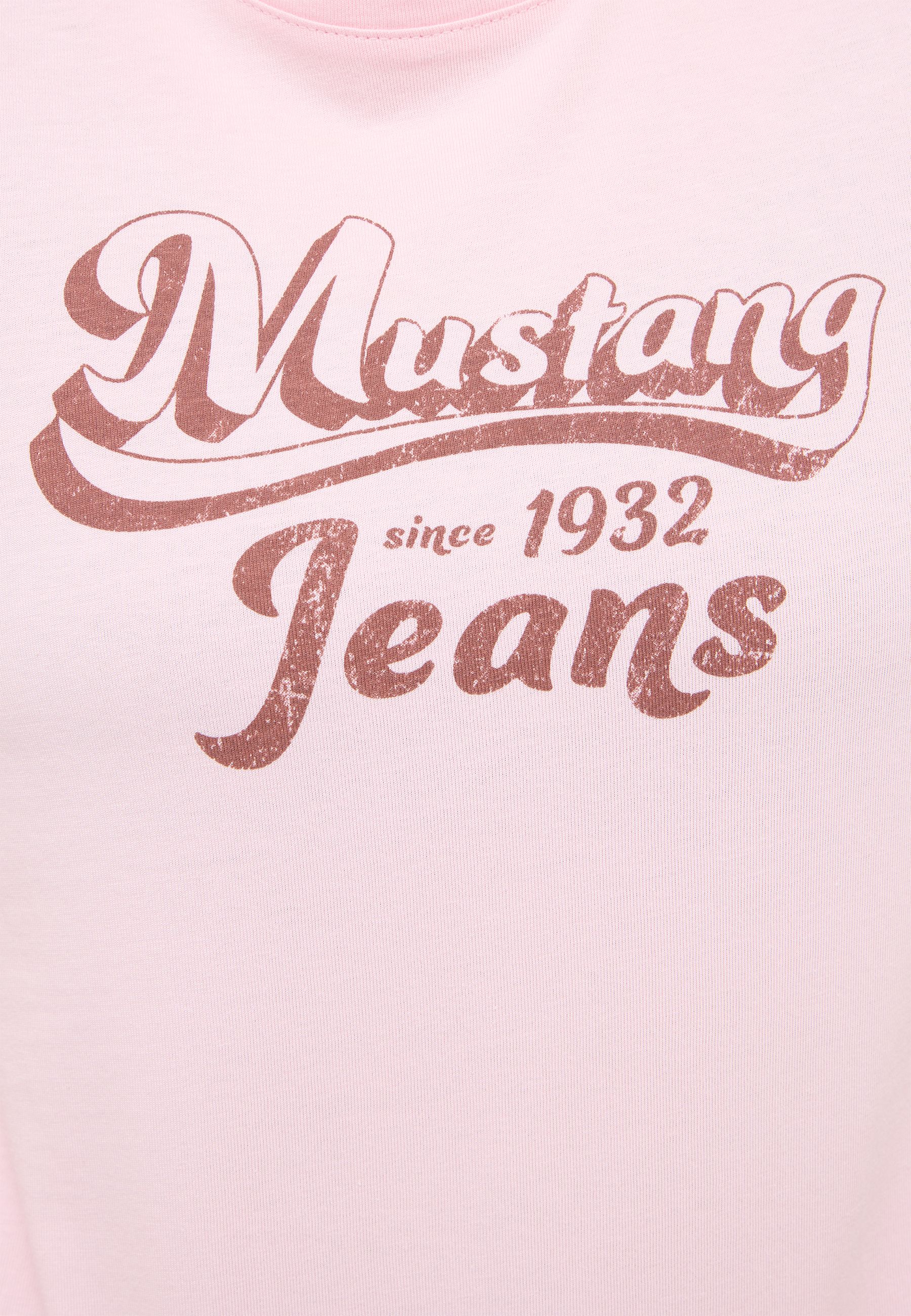 t-shirt, pink, graphic, text, jeans