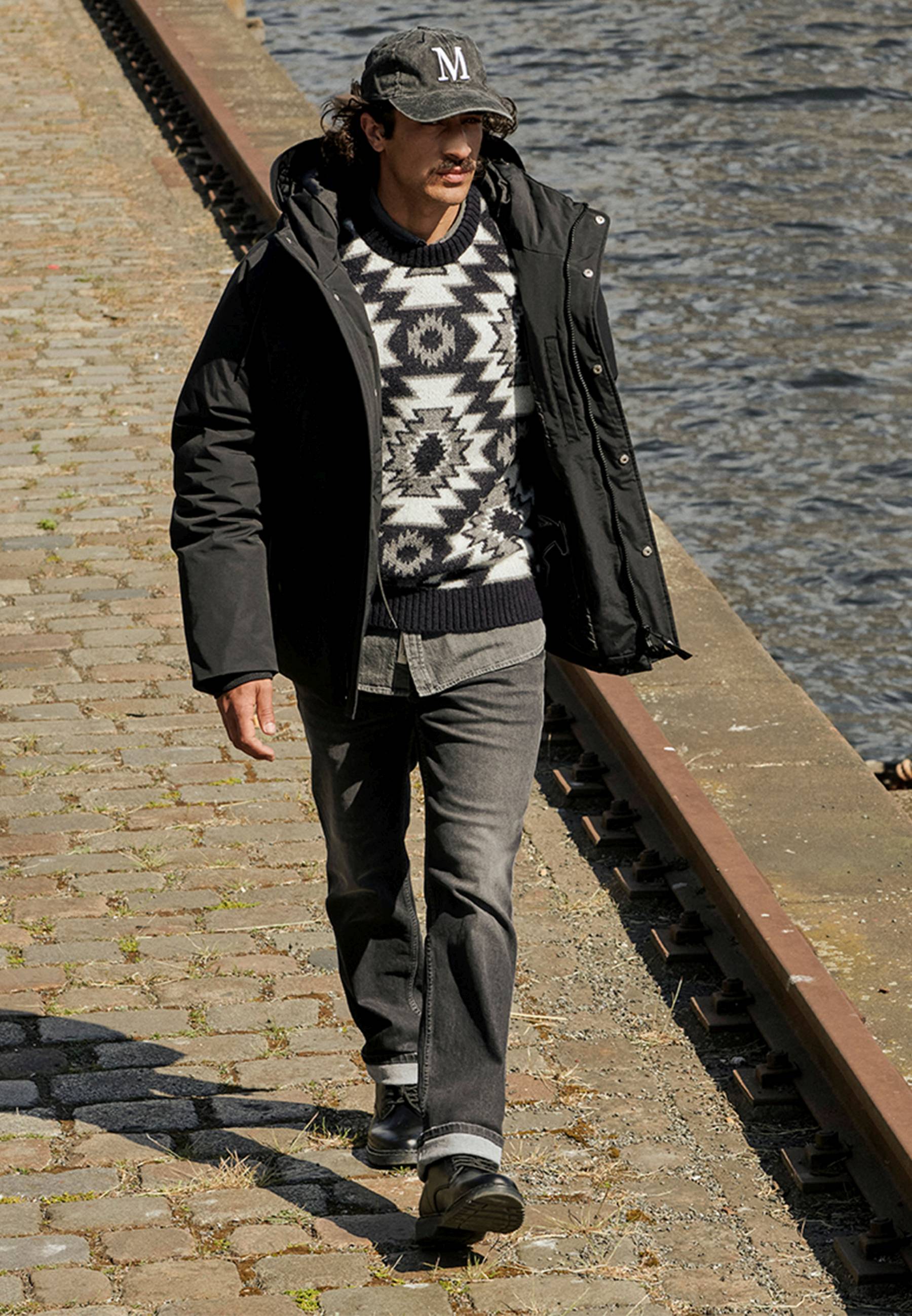 Mantel, Hosen, Jacke, Mütze, Person