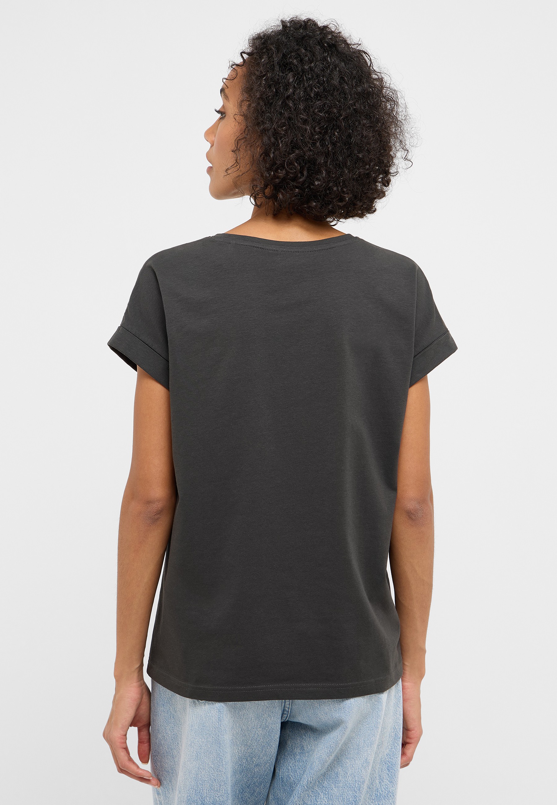 T-shirt, Person, Ärmel, Jeans, Gesicht