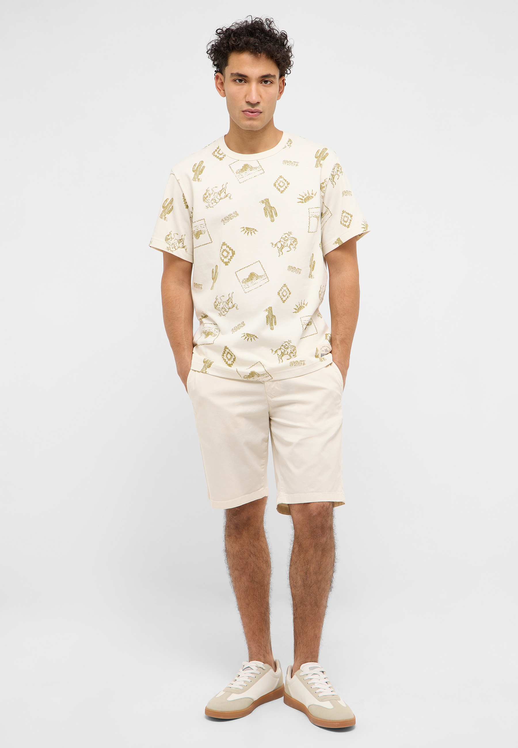 Bekleidung, Kurze Hosen, Person, Schuhe, Schuh