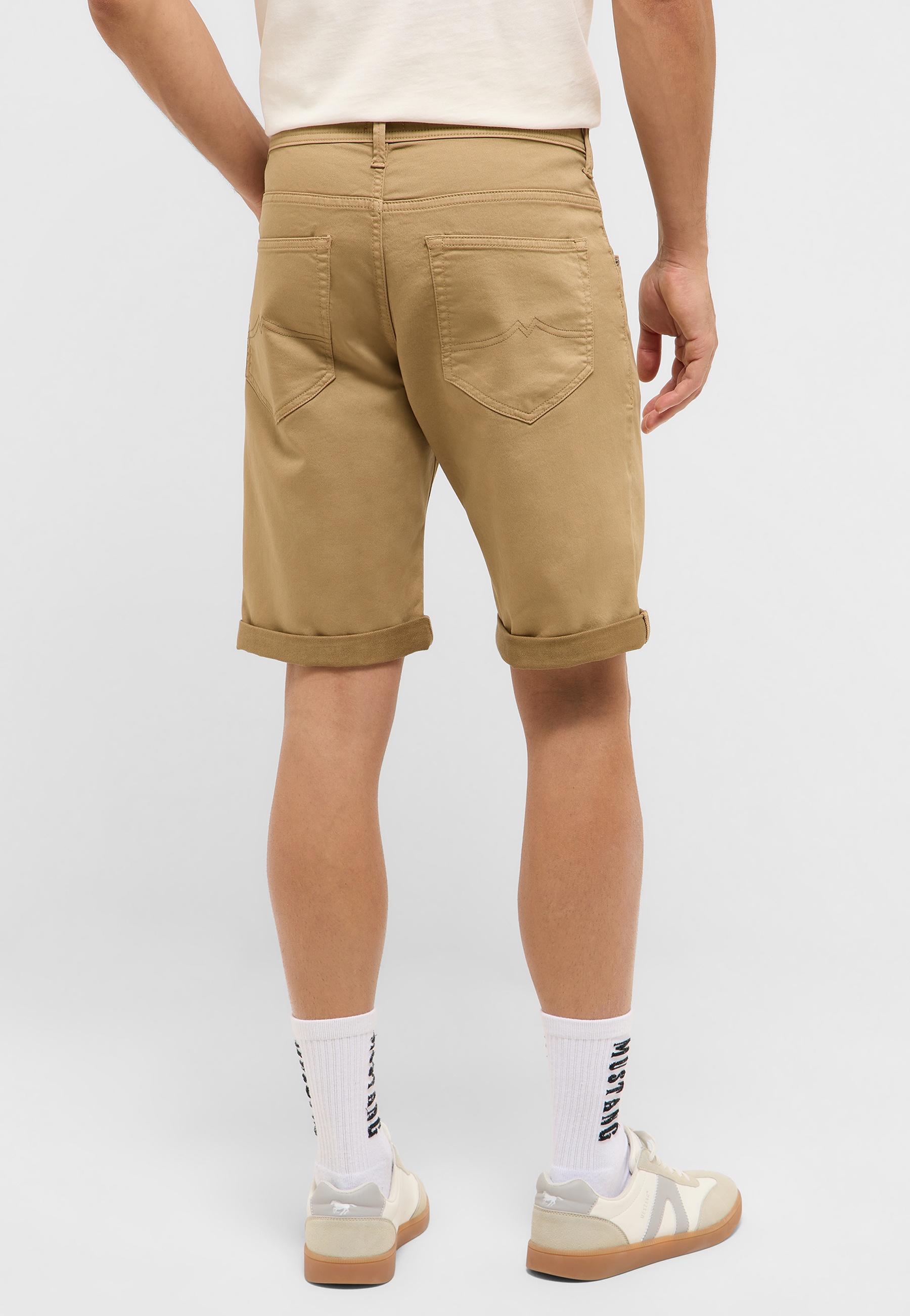 Bekleidung, Kurze Hosen, Khaki, Person, Schuh