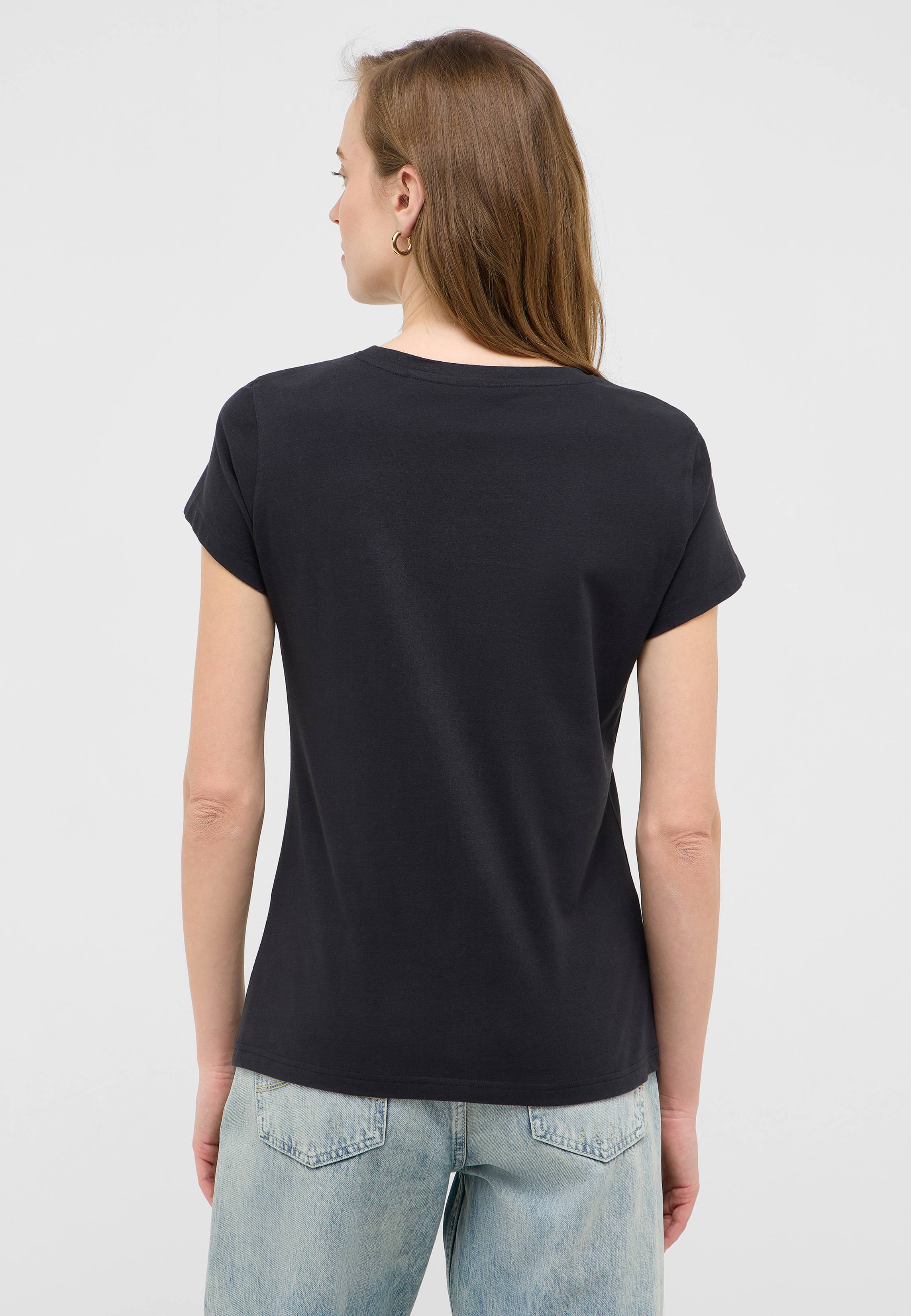 T-shirt, Bluse, Erwachsener, Person, Frau