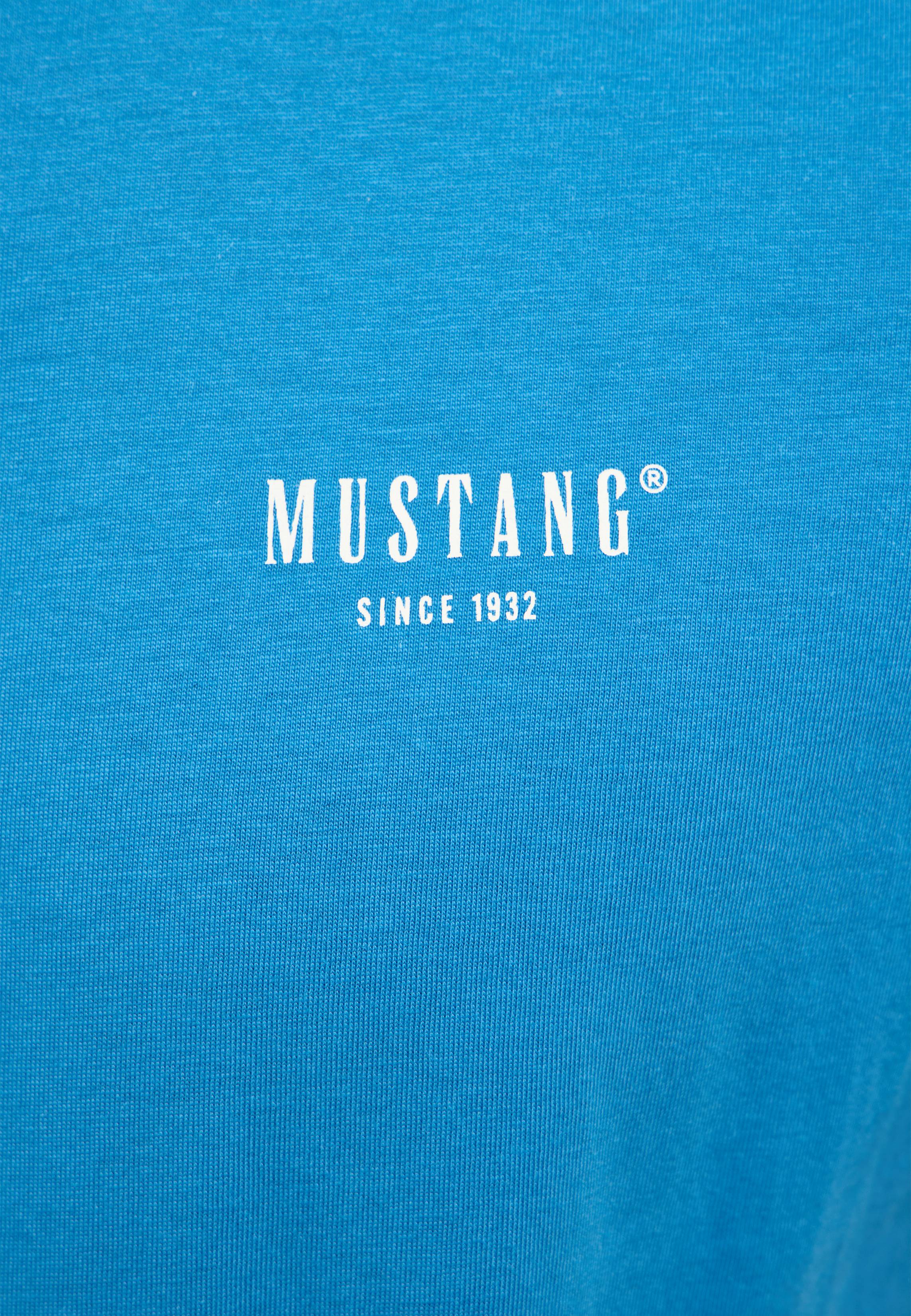 Bekleidung, T-shirt, Buch, Textur, Hosen