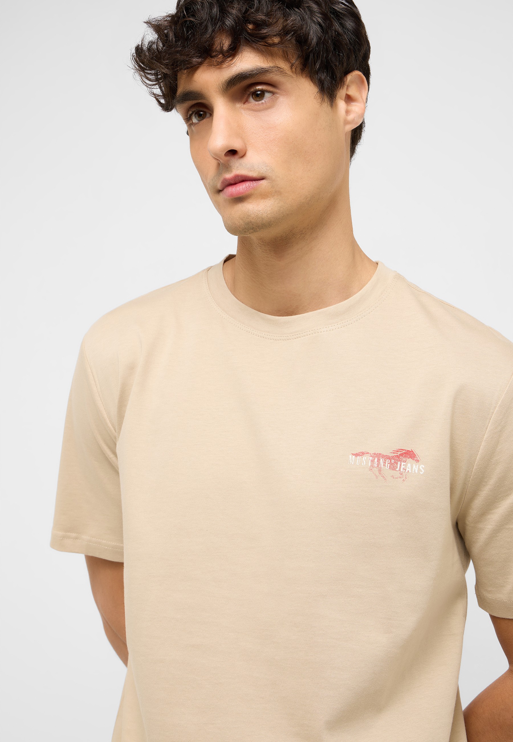 T-shirt, Person, Gesicht, Kopf, Hals