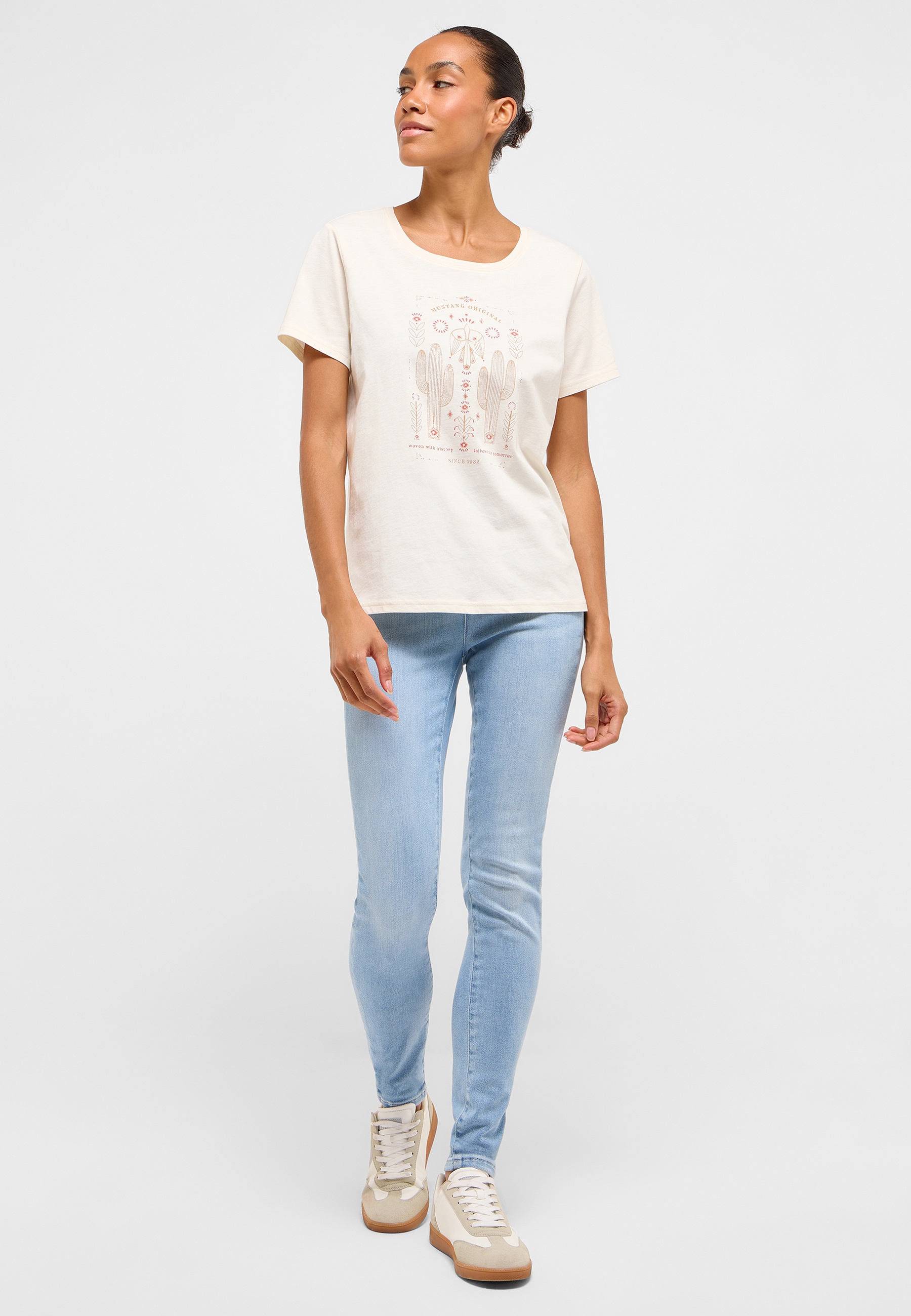 Bekleidung, T-shirt, Hosen, Person, Jeans