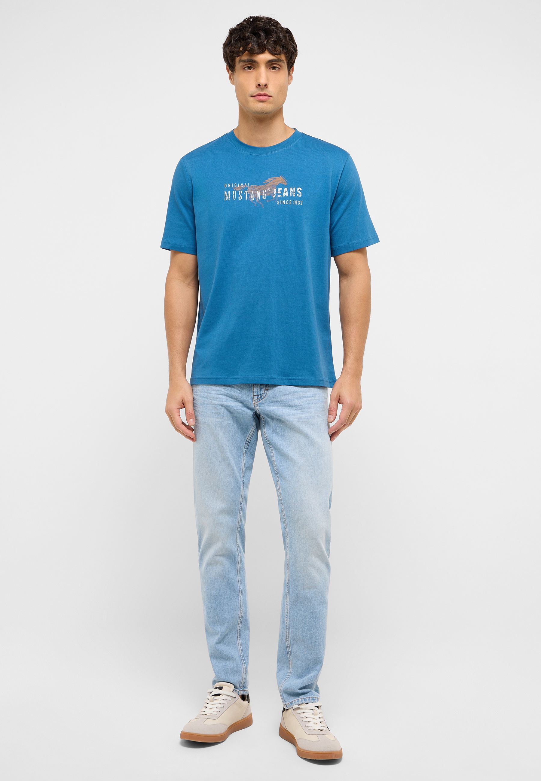 T-shirt, Hosen, Person, Stehend, Jeanshose
